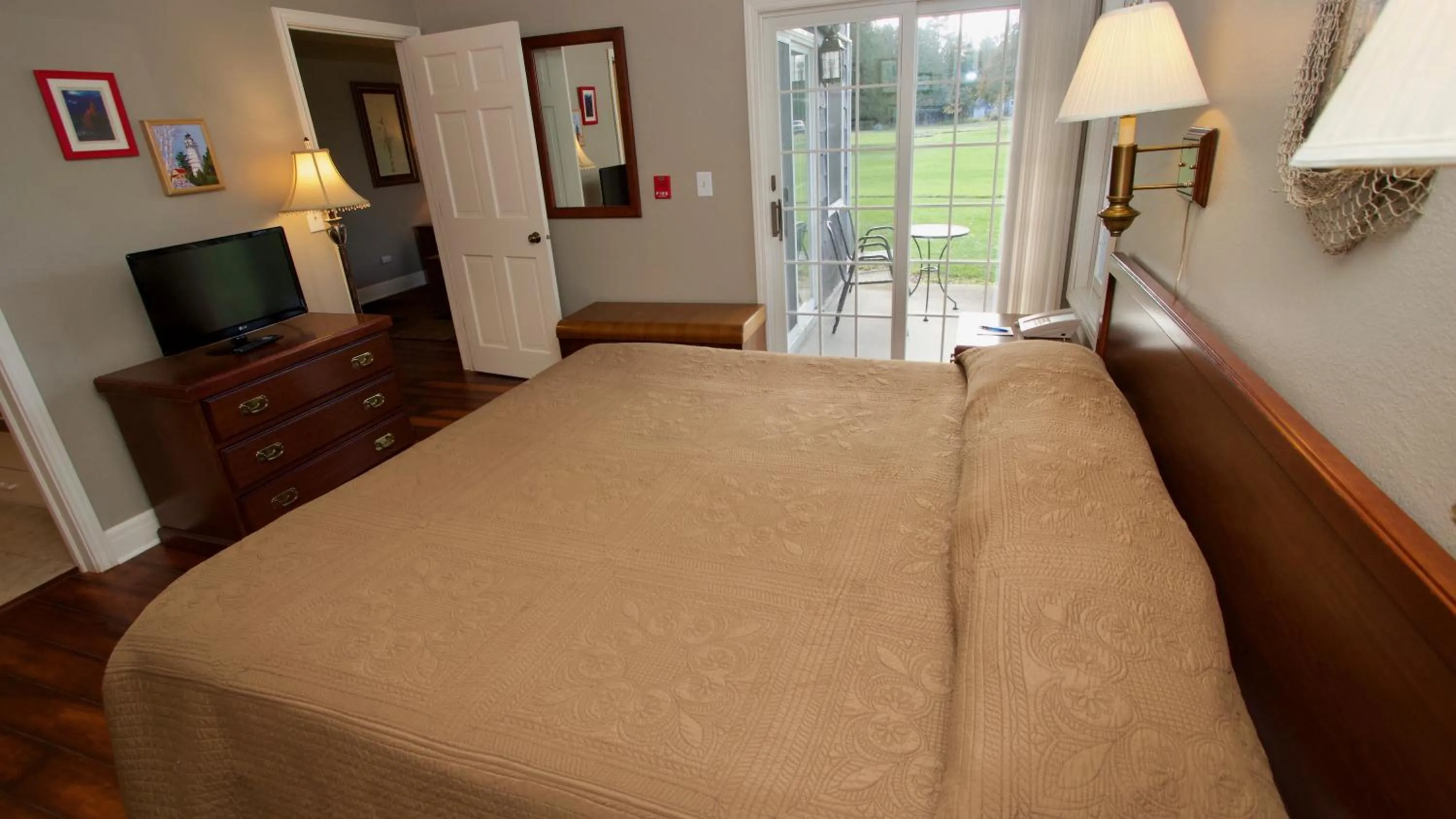 Bedroom, Bed in Baileys Harbor Yacht Club Resort