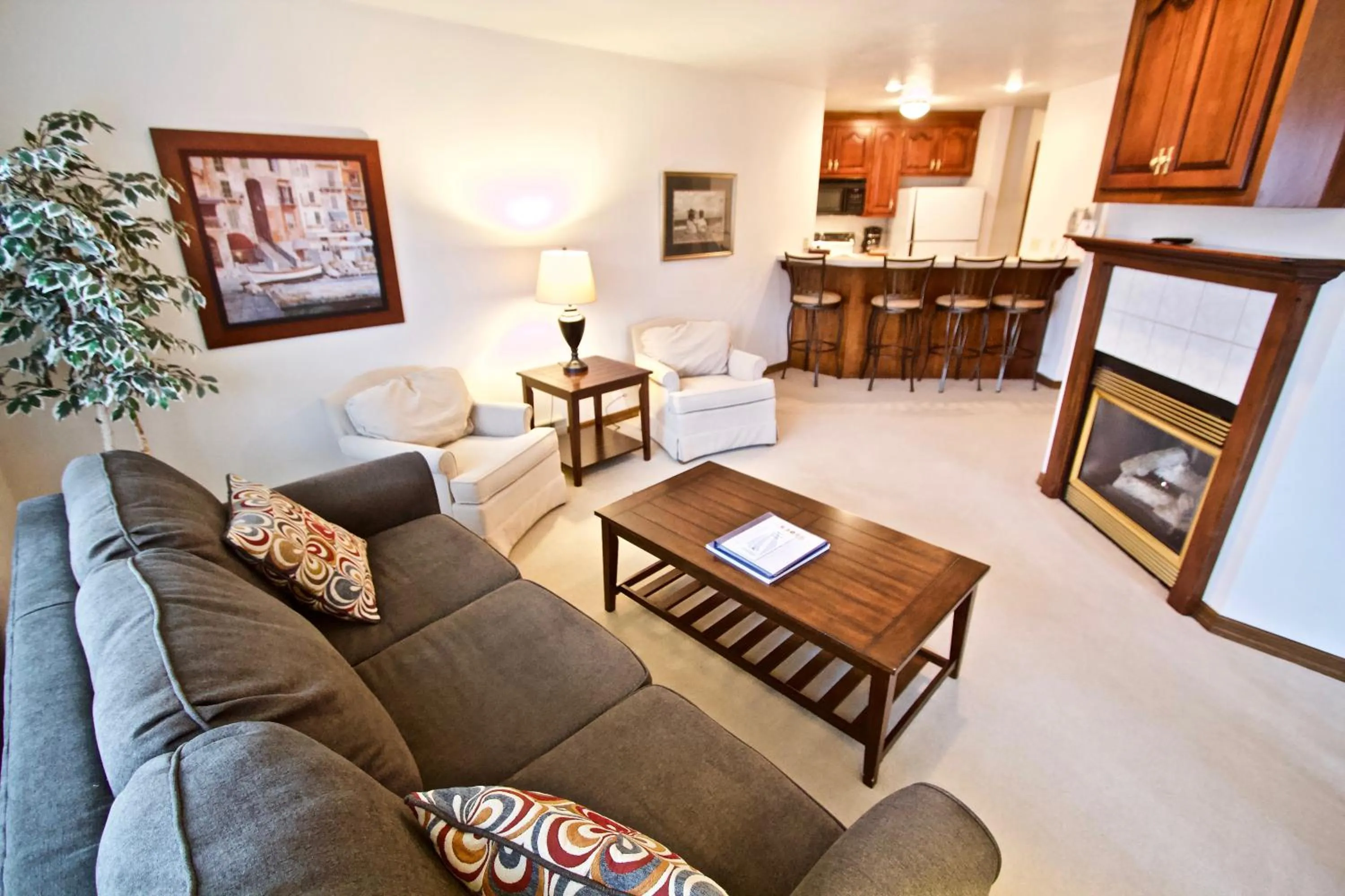 Living room in Baileys Harbor Yacht Club Resort