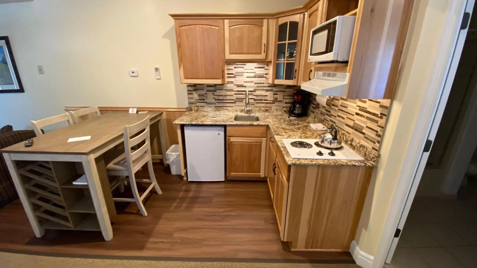 Kitchen or kitchenette in Baileys Harbor Yacht Club Resort