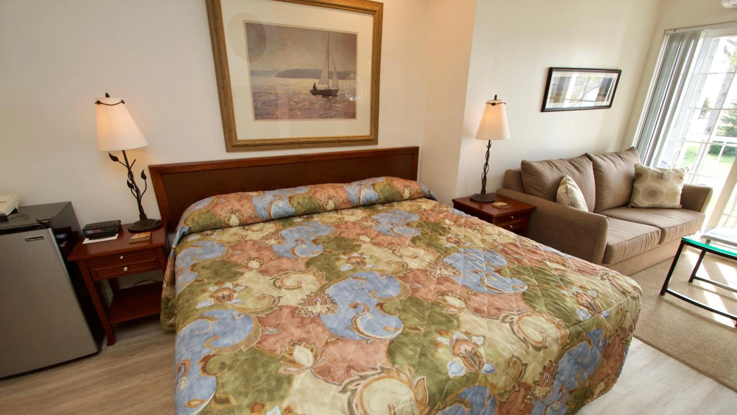 Bed in Baileys Harbor Yacht Club Resort