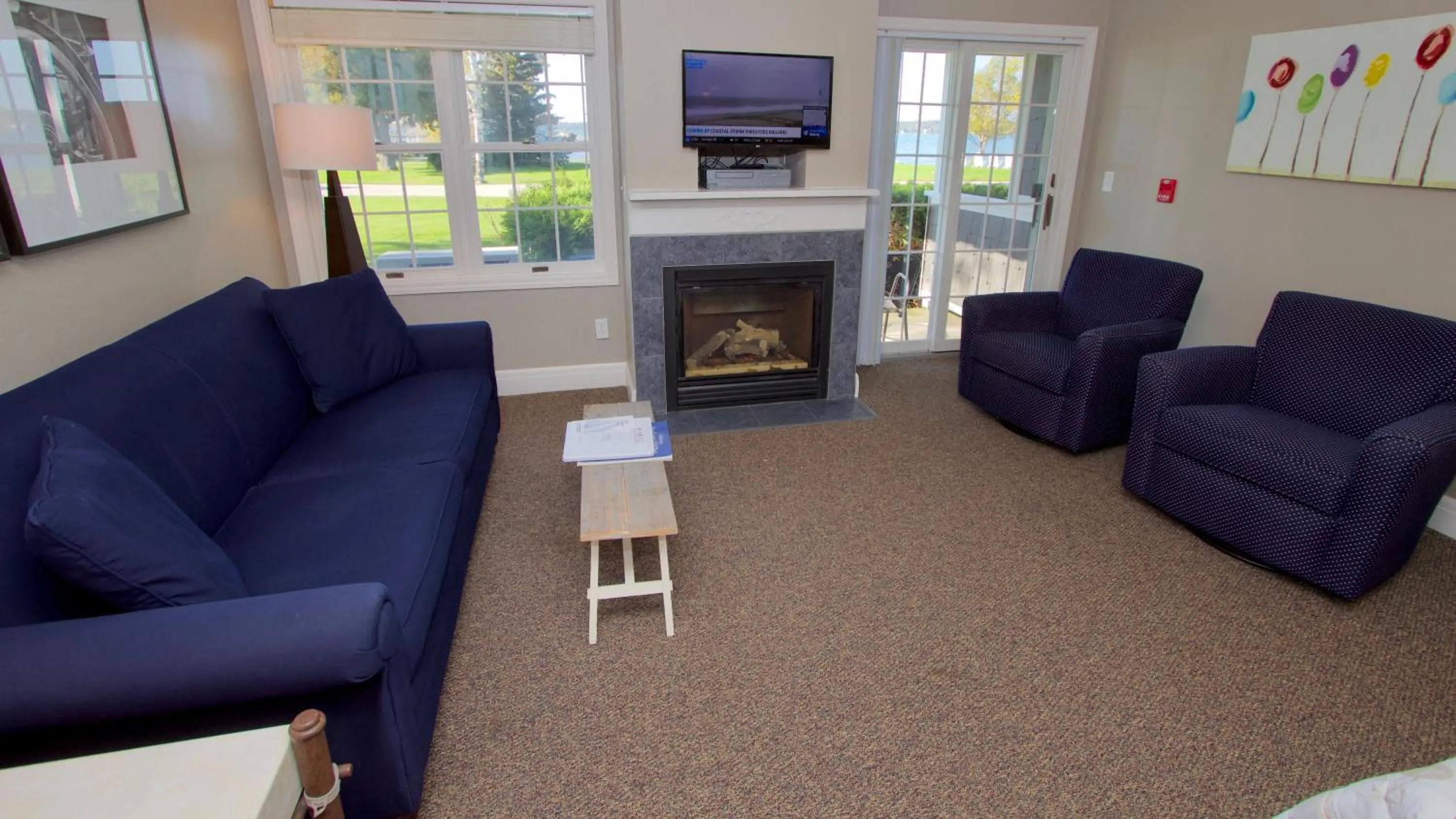 Seating area in Baileys Harbor Yacht Club Resort