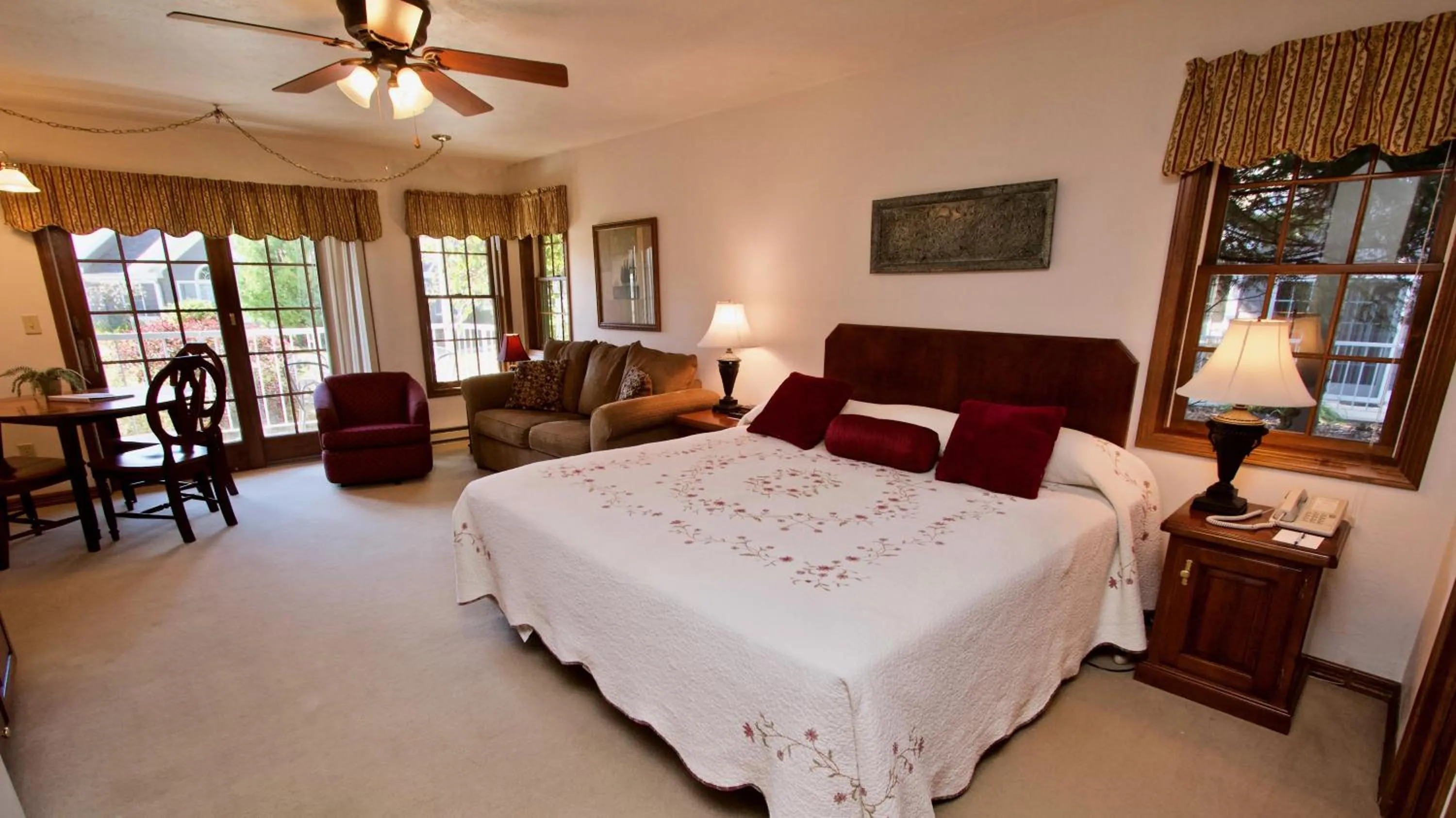 Photo of the whole room, Bed in Baileys Harbor Yacht Club Resort