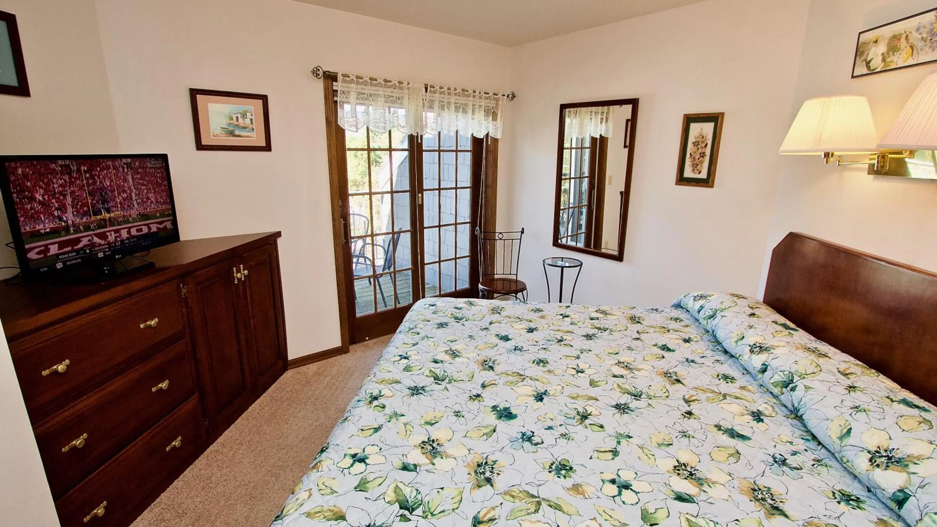 Bedroom, Bed in Baileys Harbor Yacht Club Resort