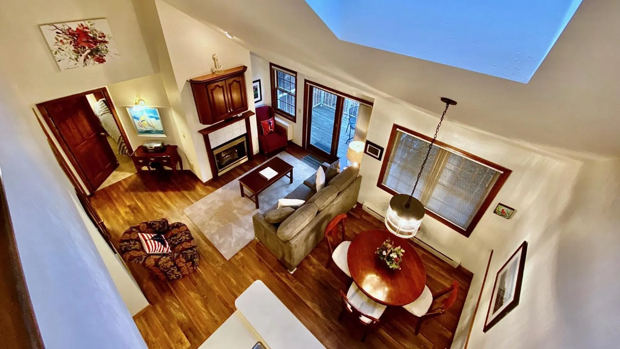 Living room, Bed in Baileys Harbor Yacht Club Resort