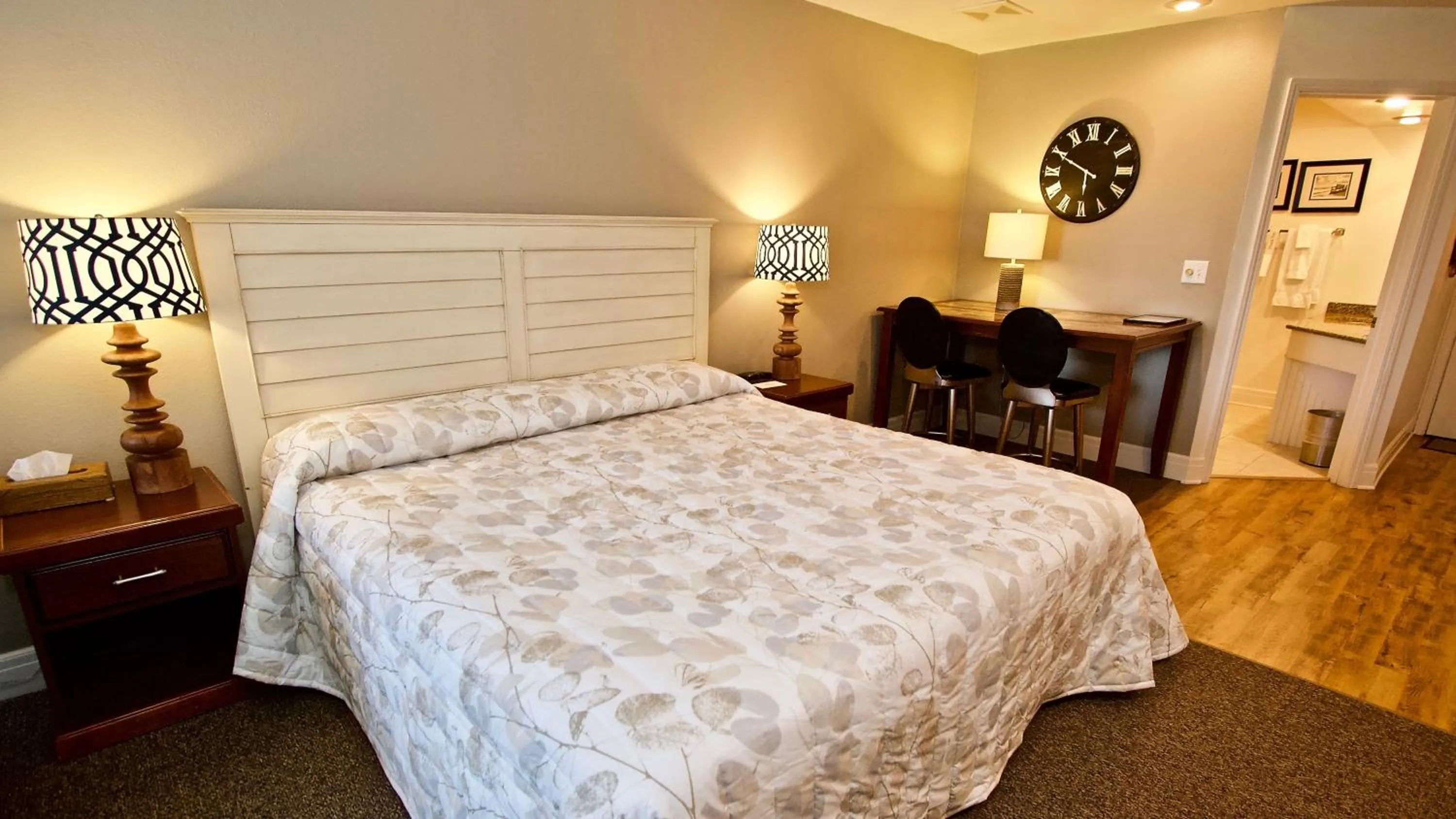 Bed in Baileys Harbor Yacht Club Resort
