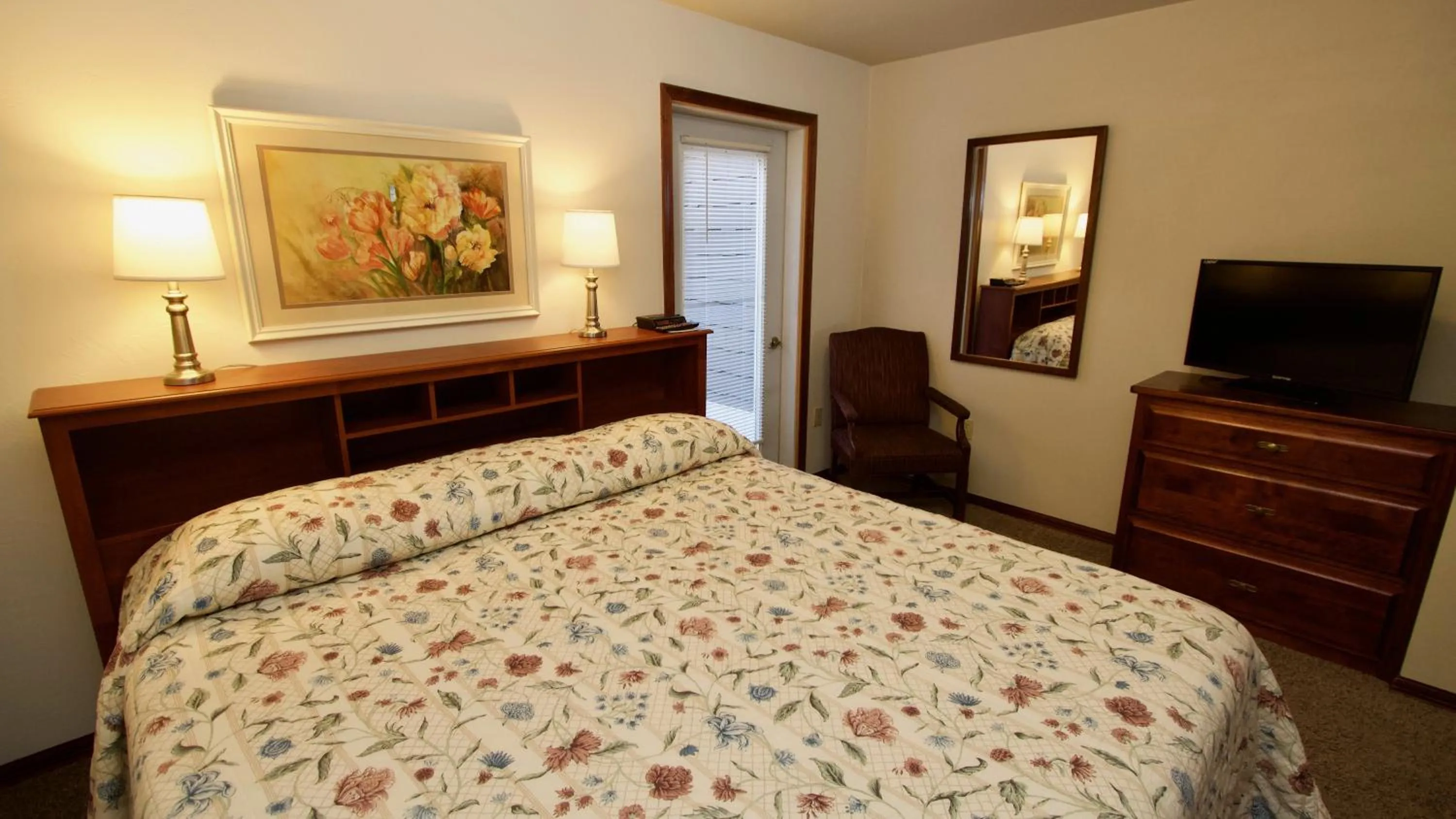 Bedroom, Bed in Baileys Harbor Yacht Club Resort