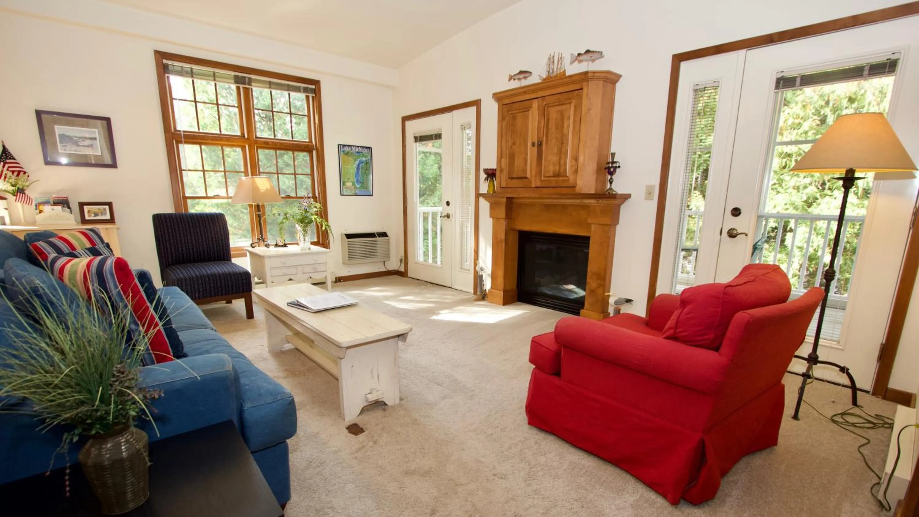 Living room in Baileys Harbor Yacht Club Resort