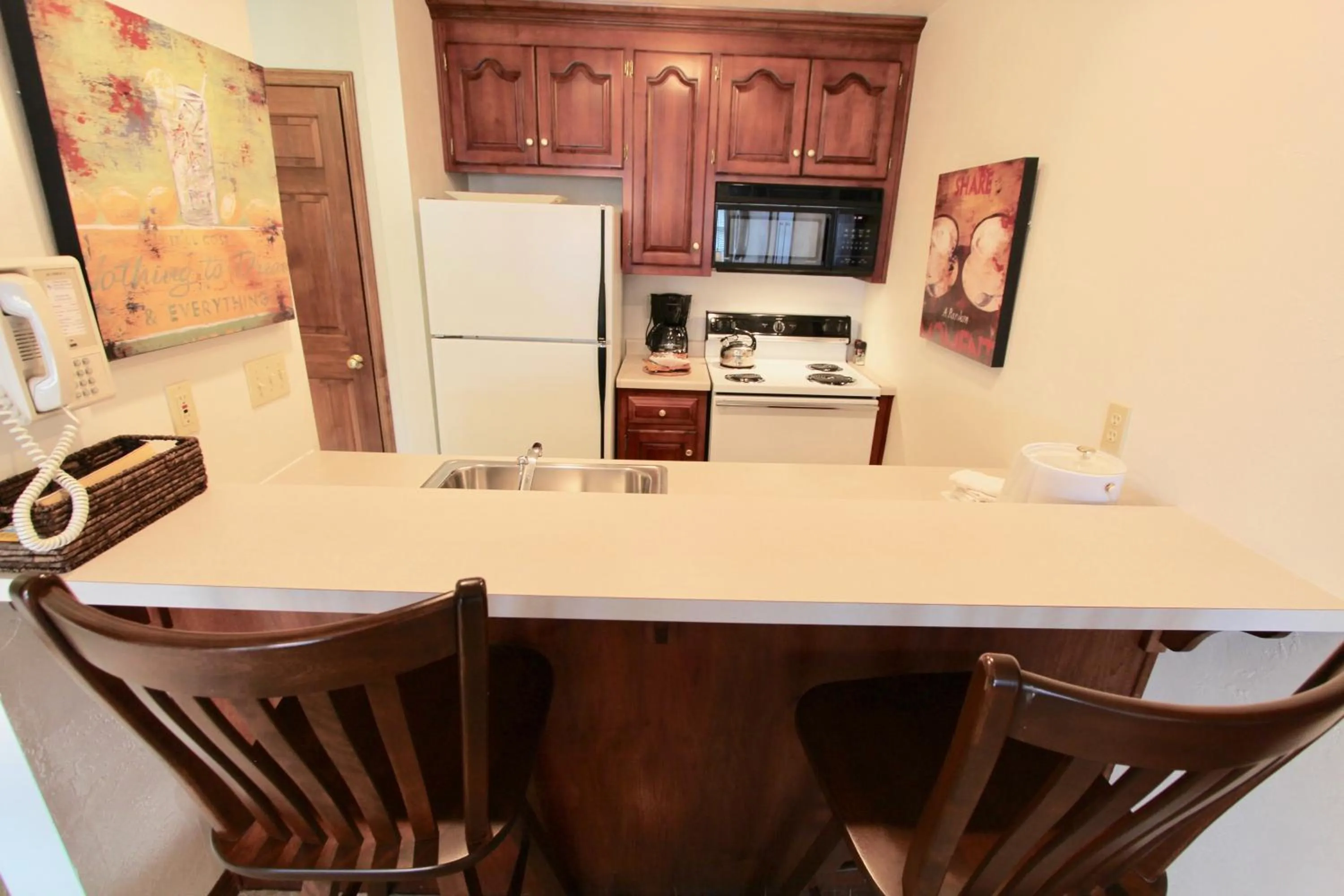 Kitchen or kitchenette in Baileys Harbor Yacht Club Resort