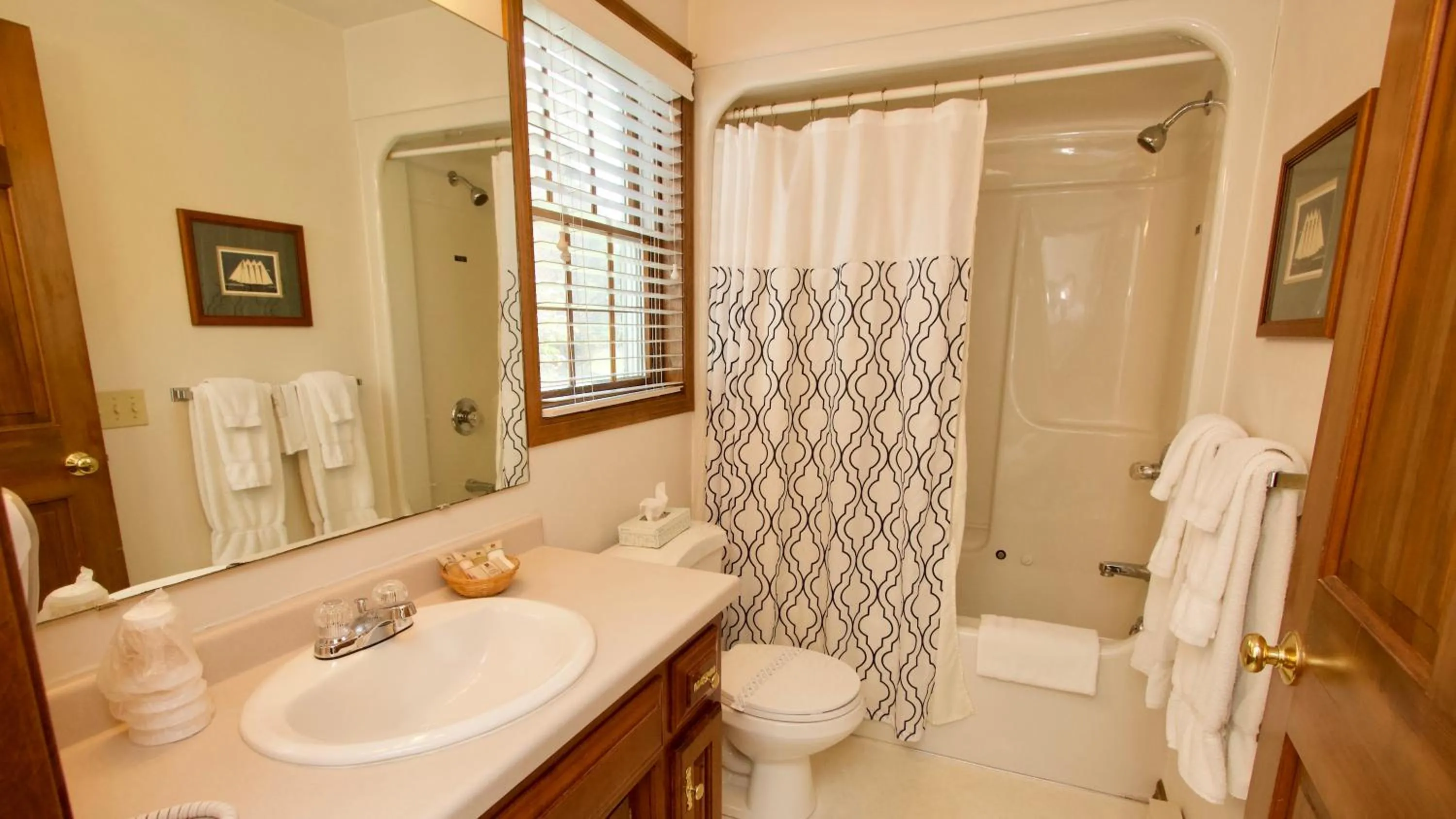 Bathroom in Baileys Harbor Yacht Club Resort
