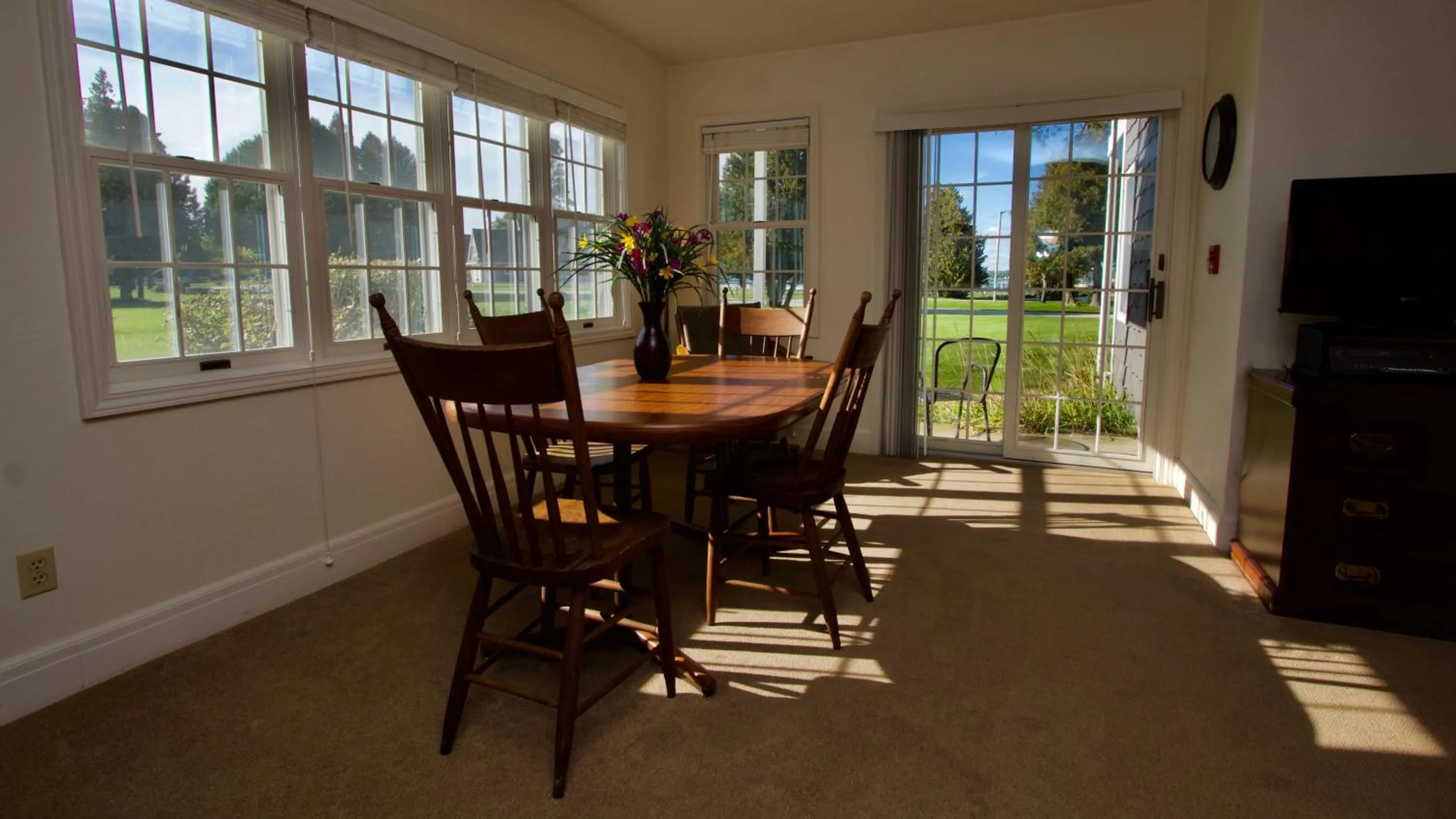 Dining area in Baileys Harbor Yacht Club Resort