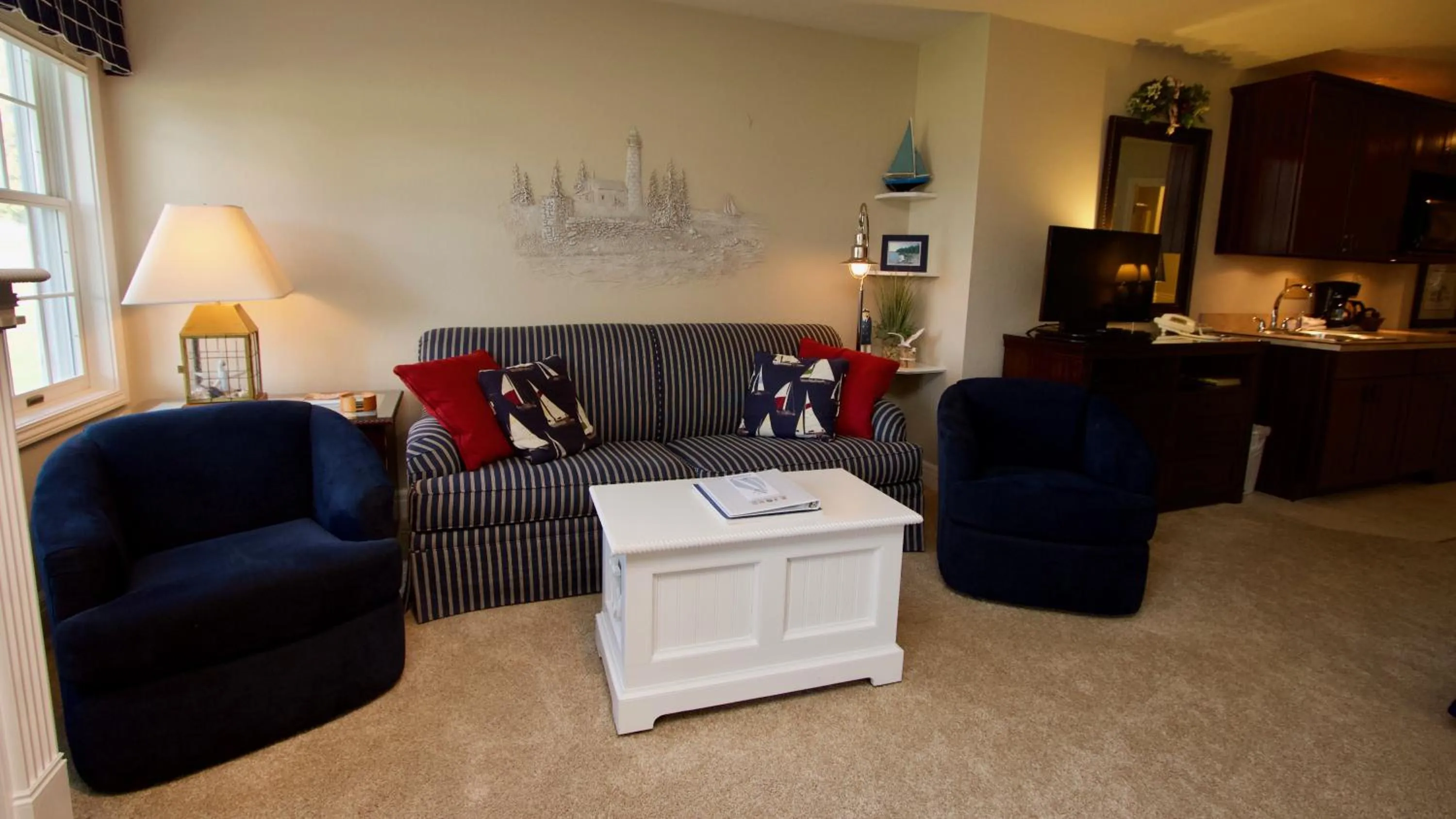 Seating area in Baileys Harbor Yacht Club Resort