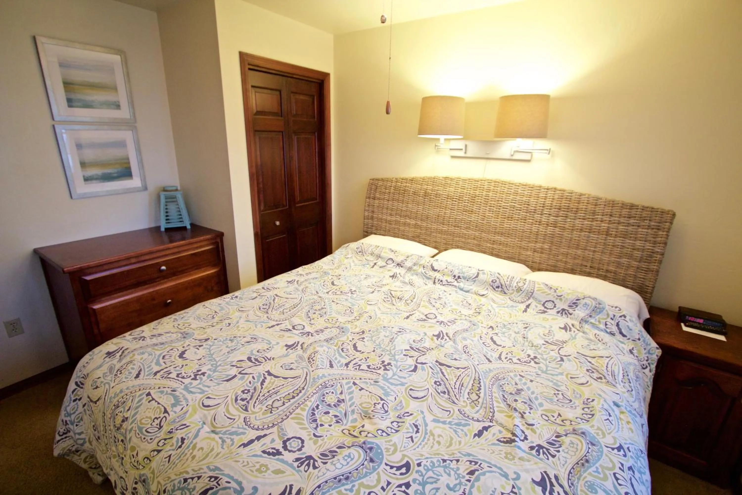 Bedroom, Bed in Baileys Harbor Yacht Club Resort