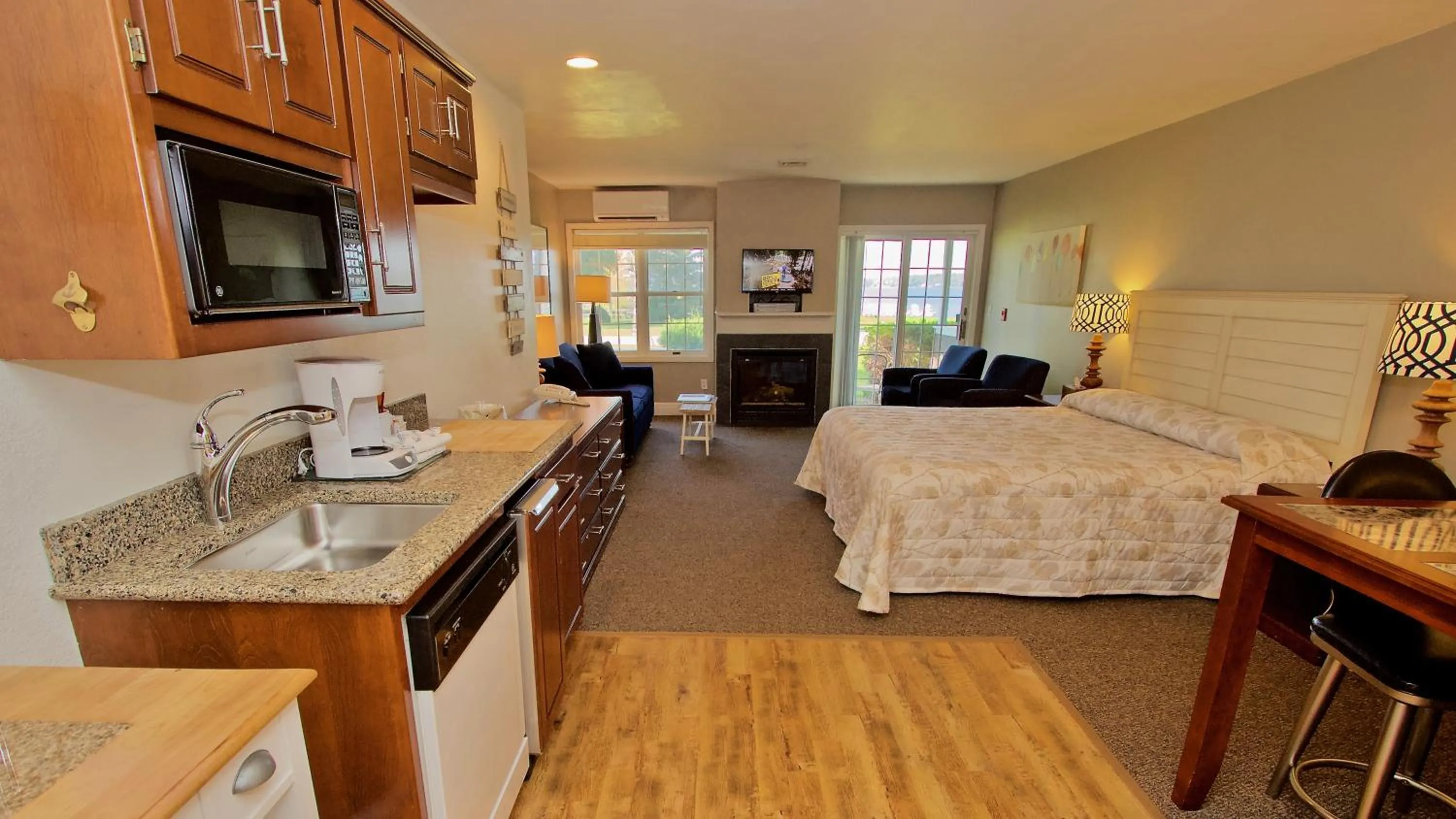 Photo of the whole room, Bed in Baileys Harbor Yacht Club Resort