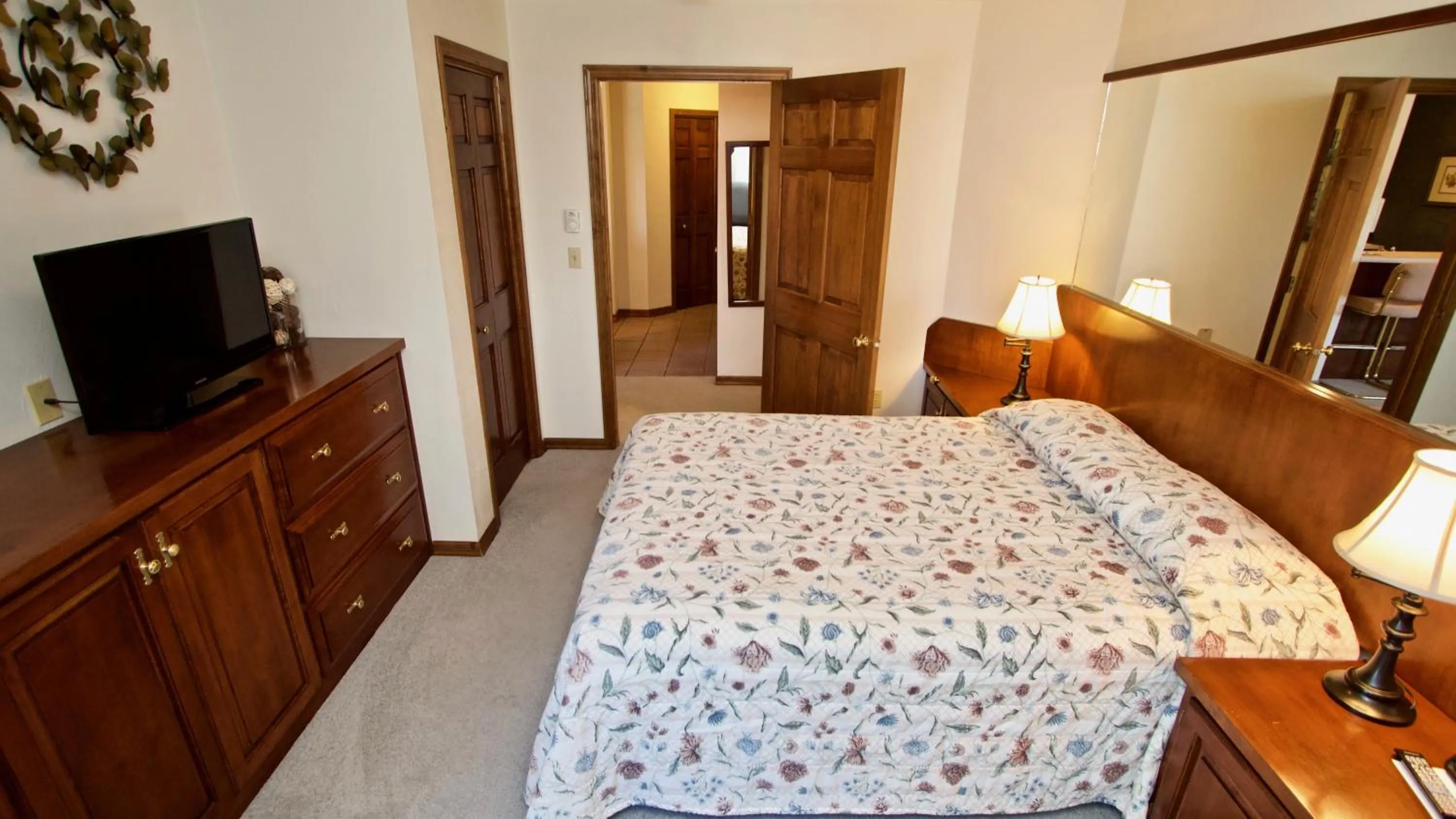 Bedroom, Bed in Baileys Harbor Yacht Club Resort
