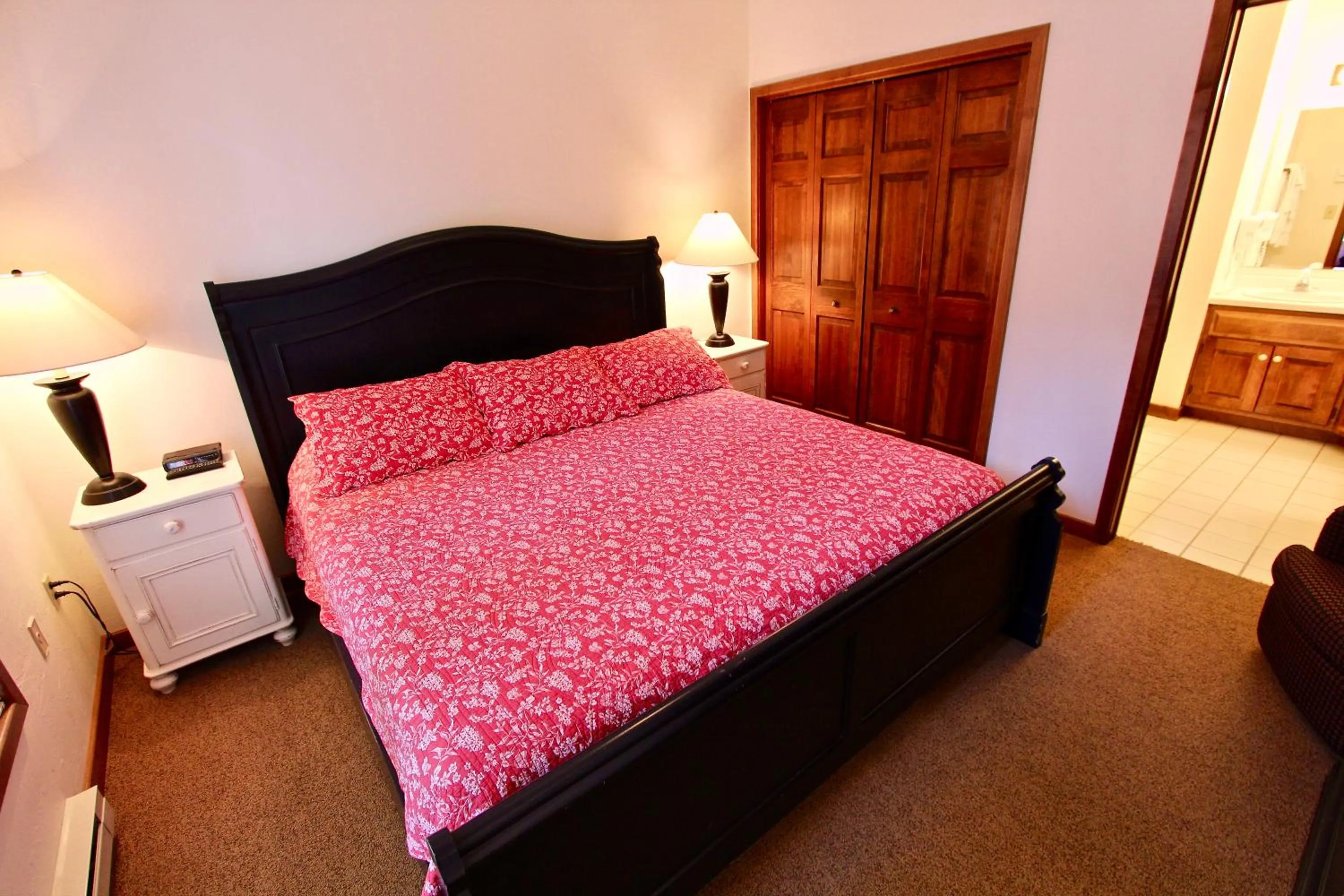 Bedroom, Bed in Baileys Harbor Yacht Club Resort