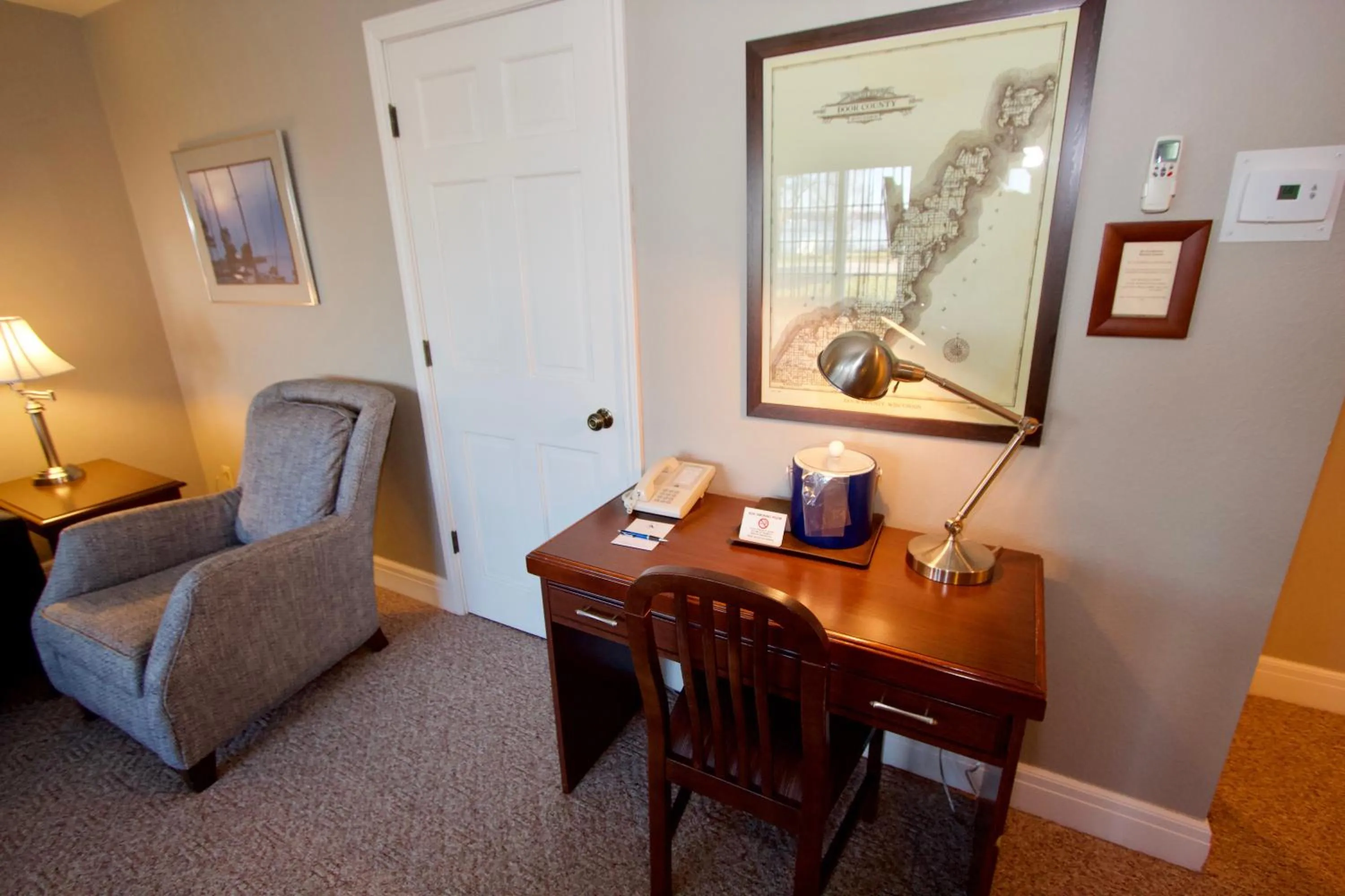 Seating area in Baileys Harbor Yacht Club Resort