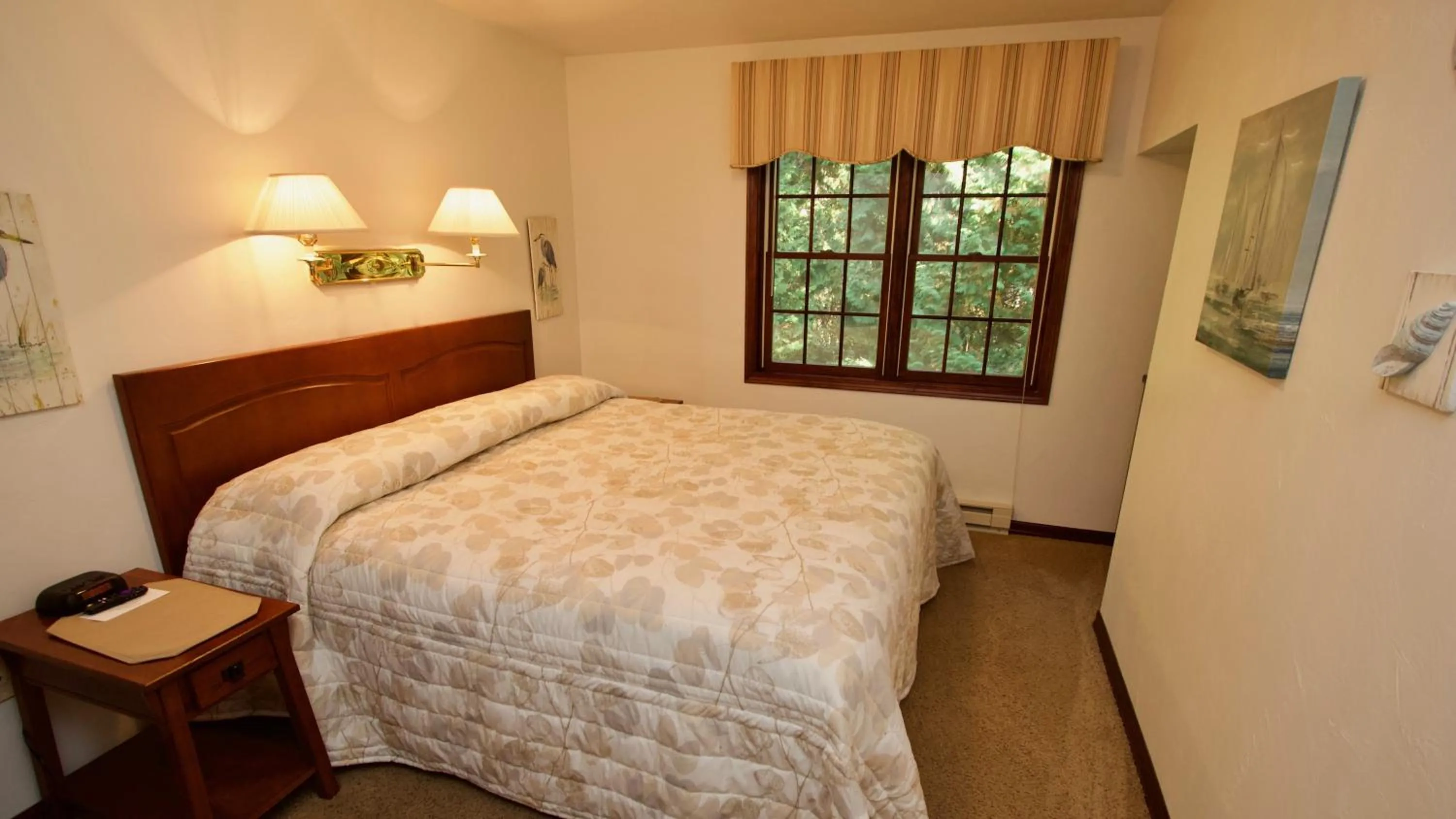 Bedroom, Bed in Baileys Harbor Yacht Club Resort
