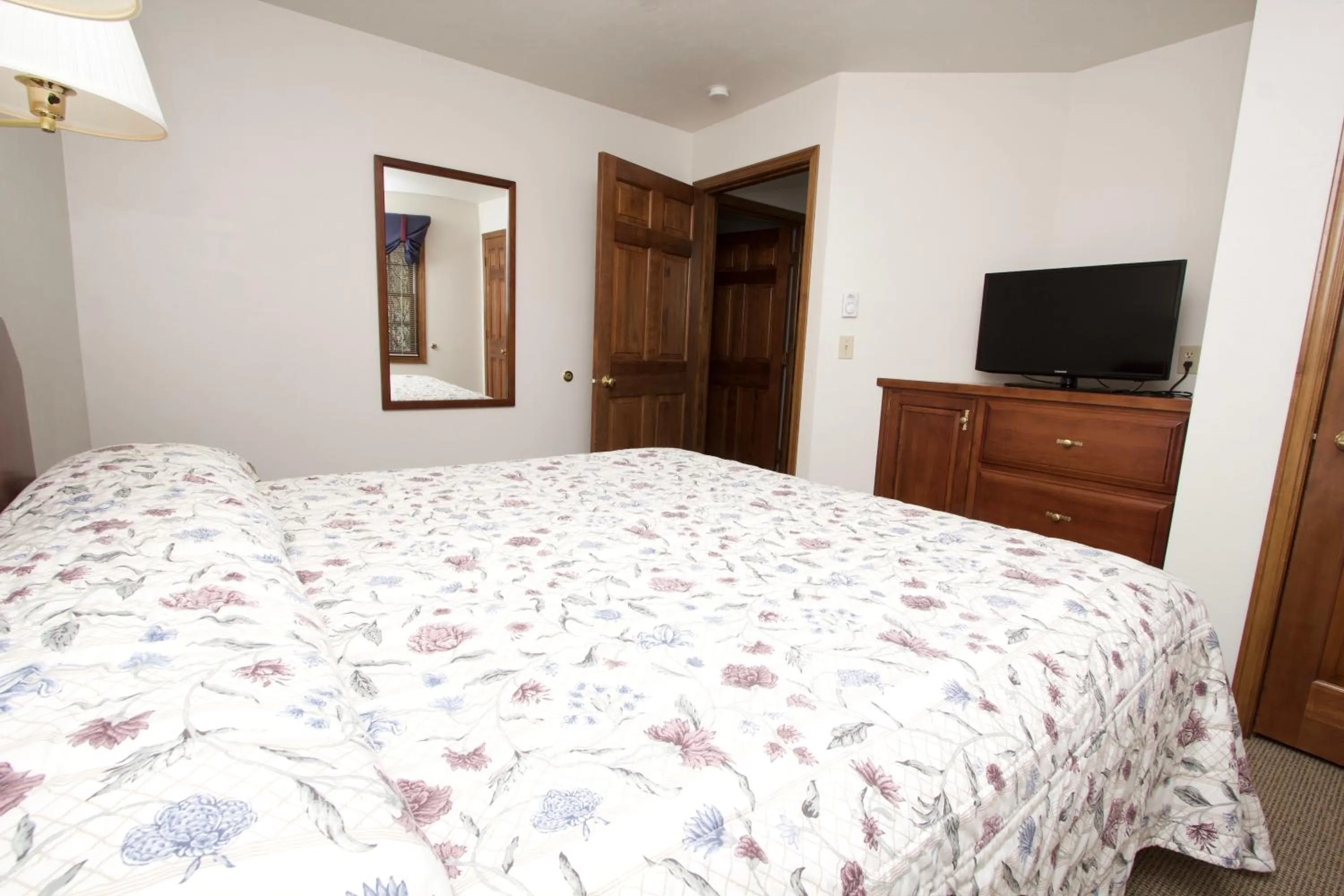 Bedroom, Bed in Baileys Harbor Yacht Club Resort