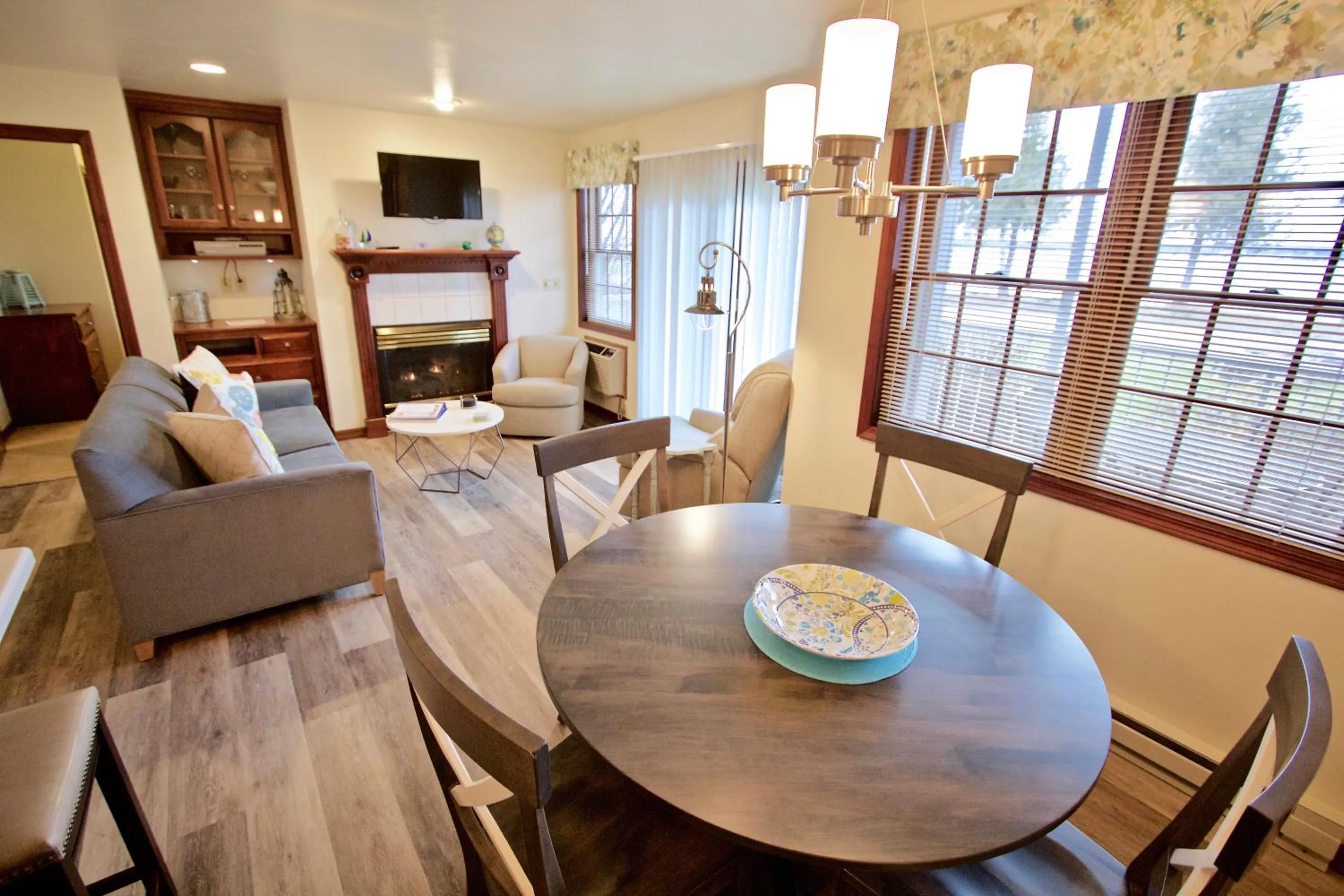 Living room in Baileys Harbor Yacht Club Resort