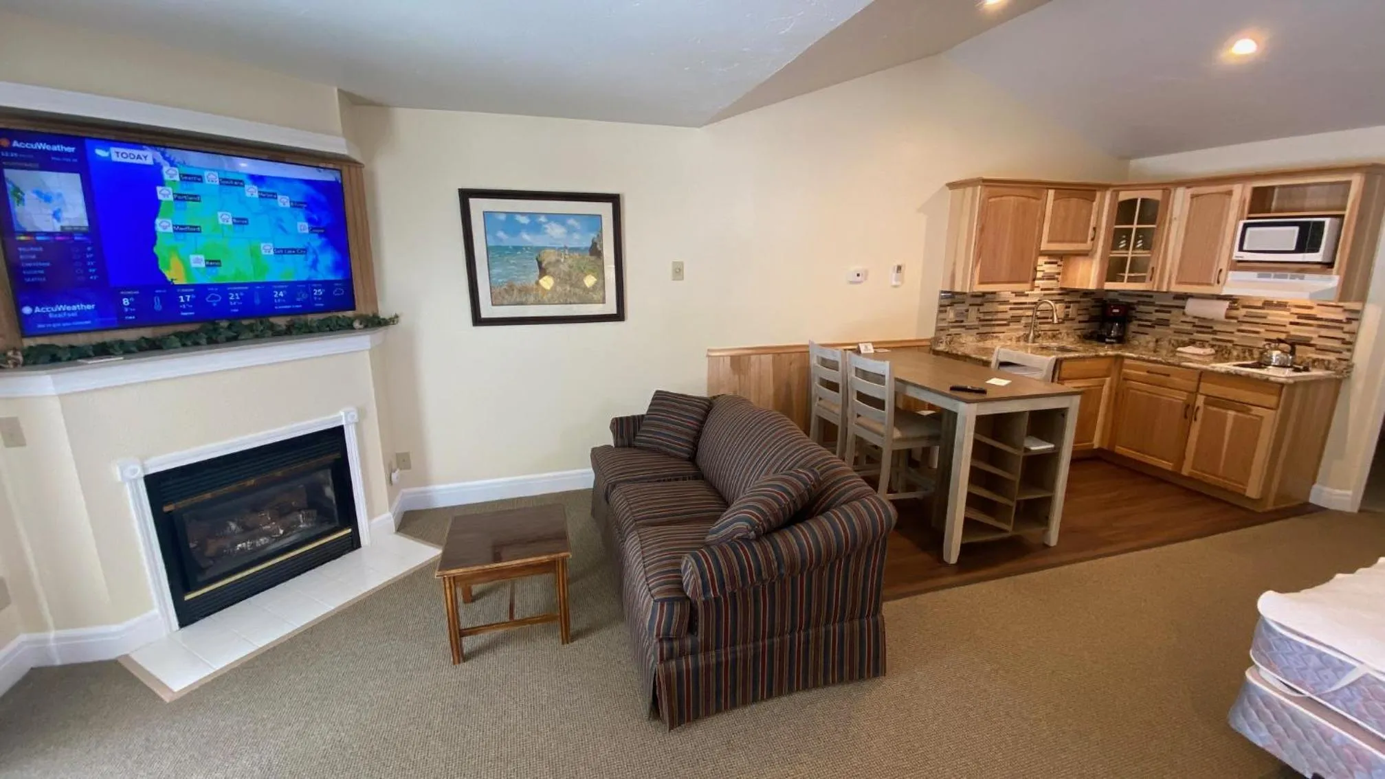 Kitchen or kitchenette in Baileys Harbor Yacht Club Resort