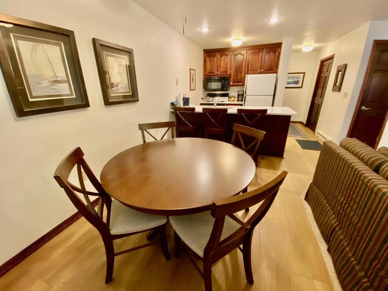 Dining area in Baileys Harbor Yacht Club Resort