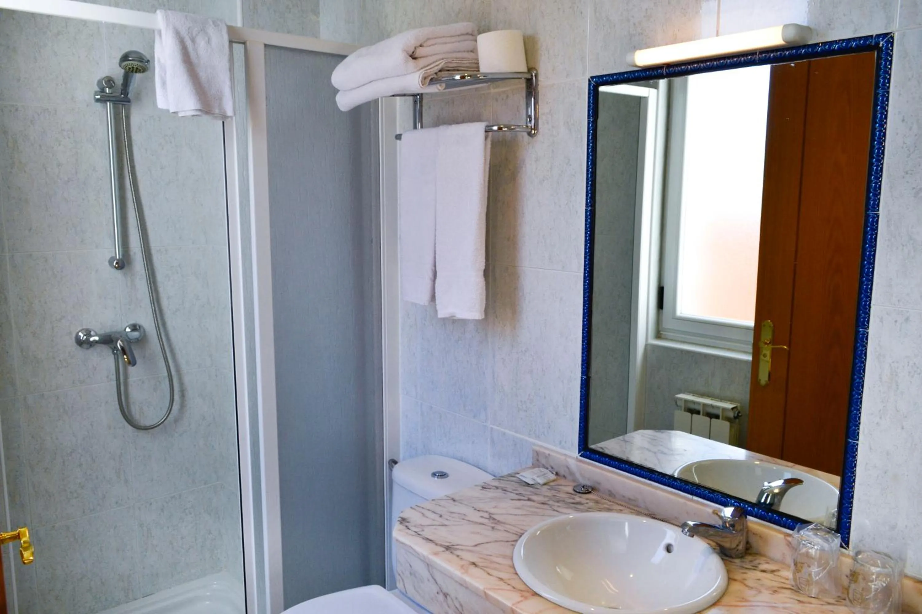 Bathroom in Alda Vía de la Plata Rooms