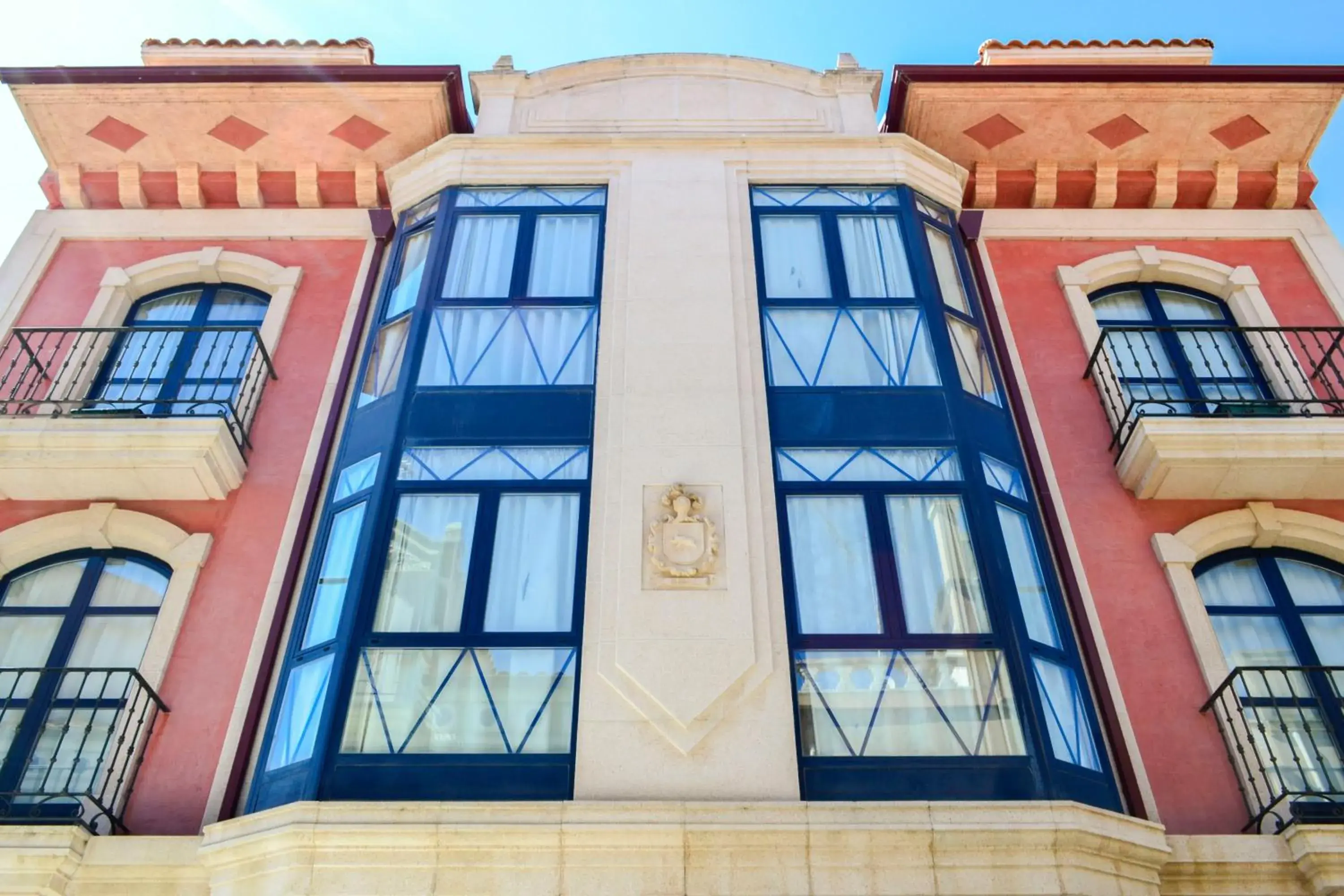 Property building in Alda Vía de la Plata Rooms Property building in Alda Vía de la Plata Rooms