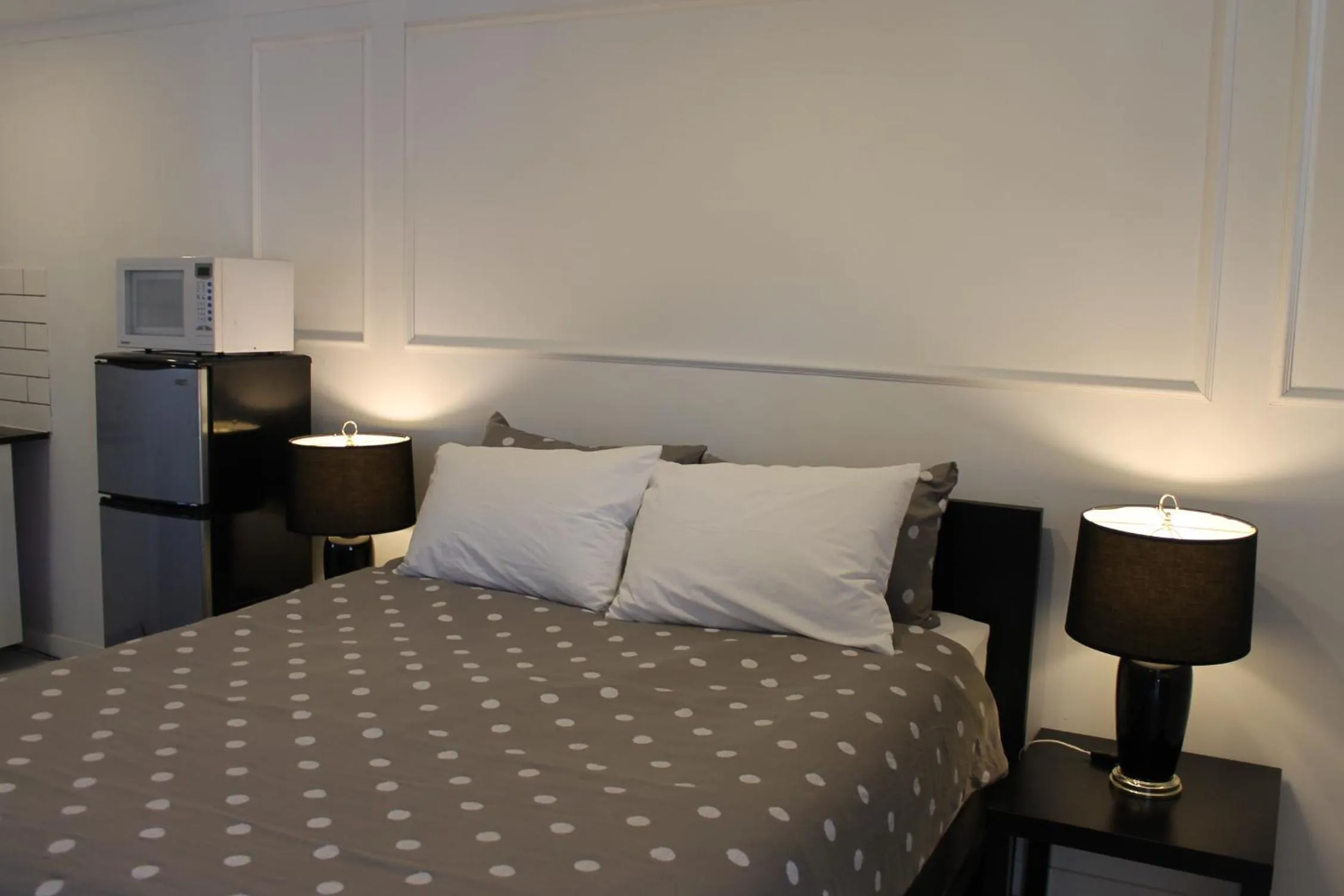 Bed in Sage Hills Motel