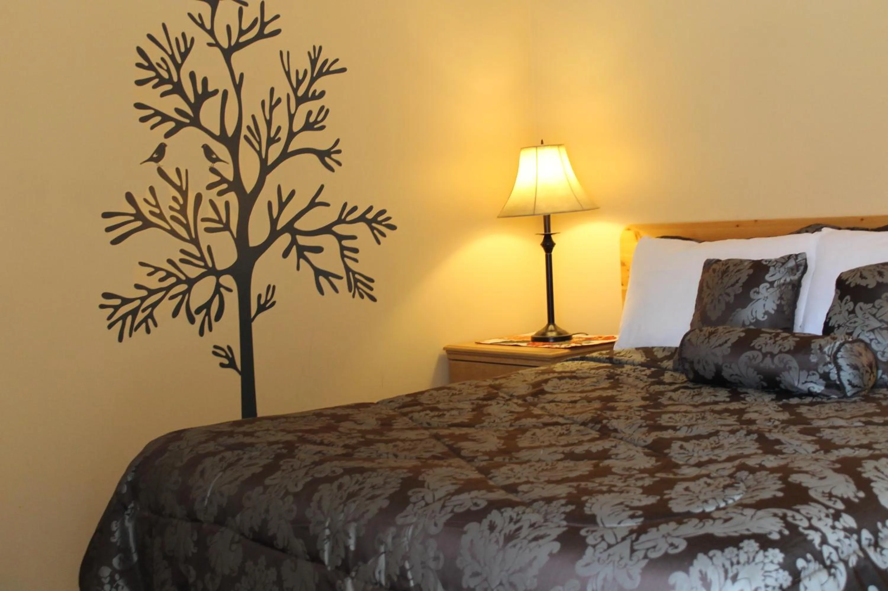 Bed in Sage Hills Motel