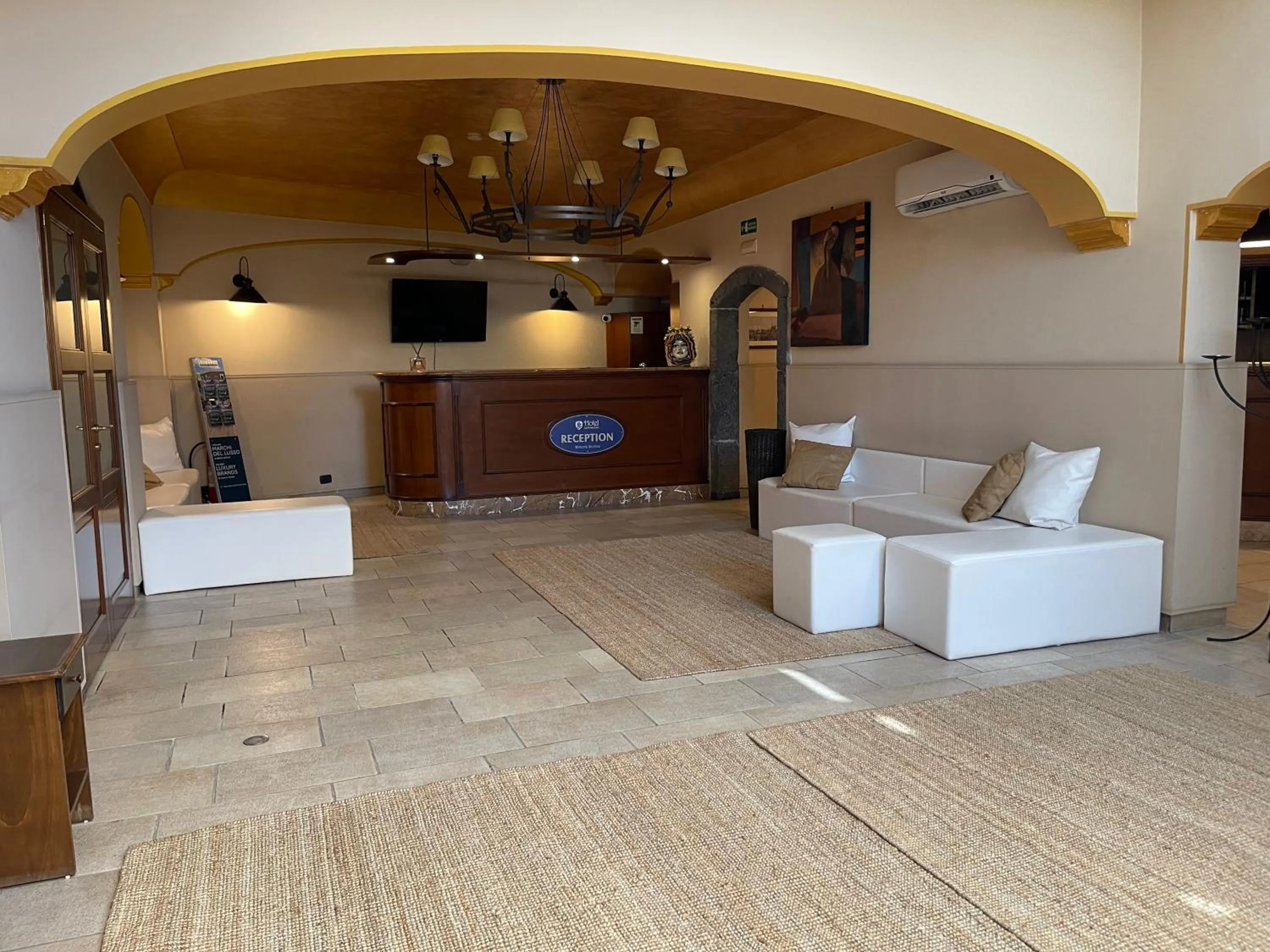 Lobby or reception in Hotel Capomulini 3 Stelle
