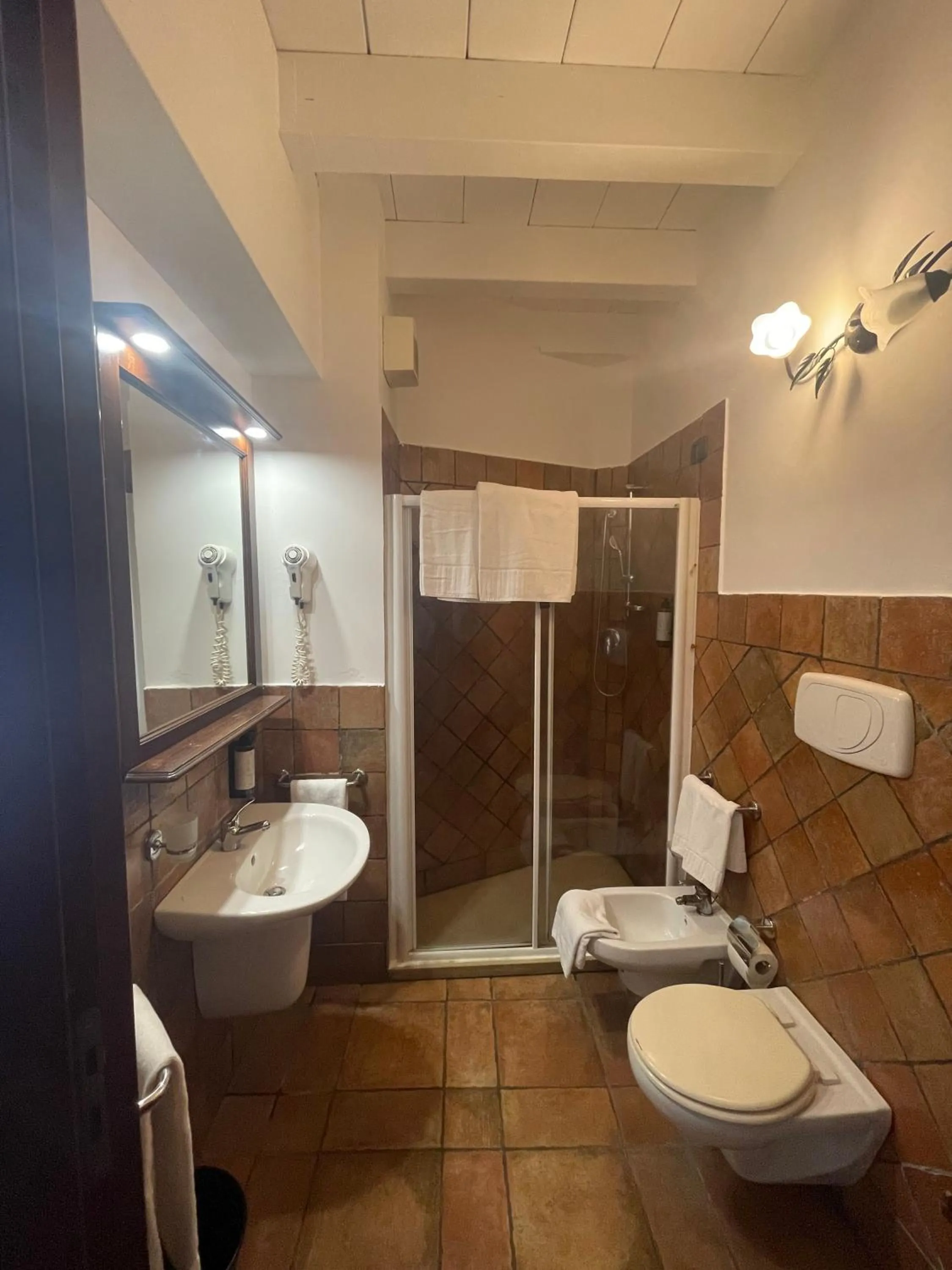 Bathroom in Hotel Capomulini 3 Stelle