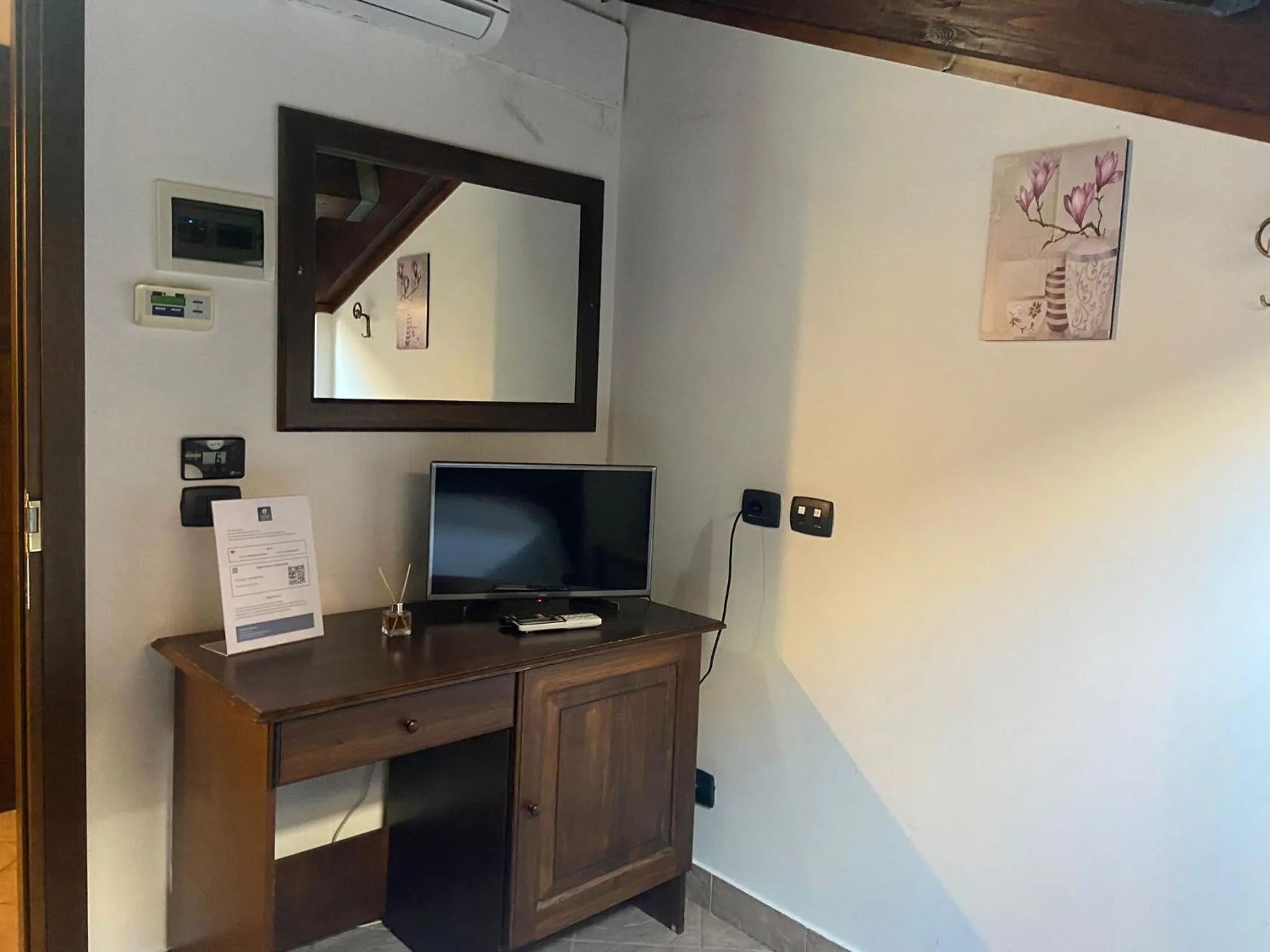 TV and multimedia in Hotel Capomulini 3 Stelle