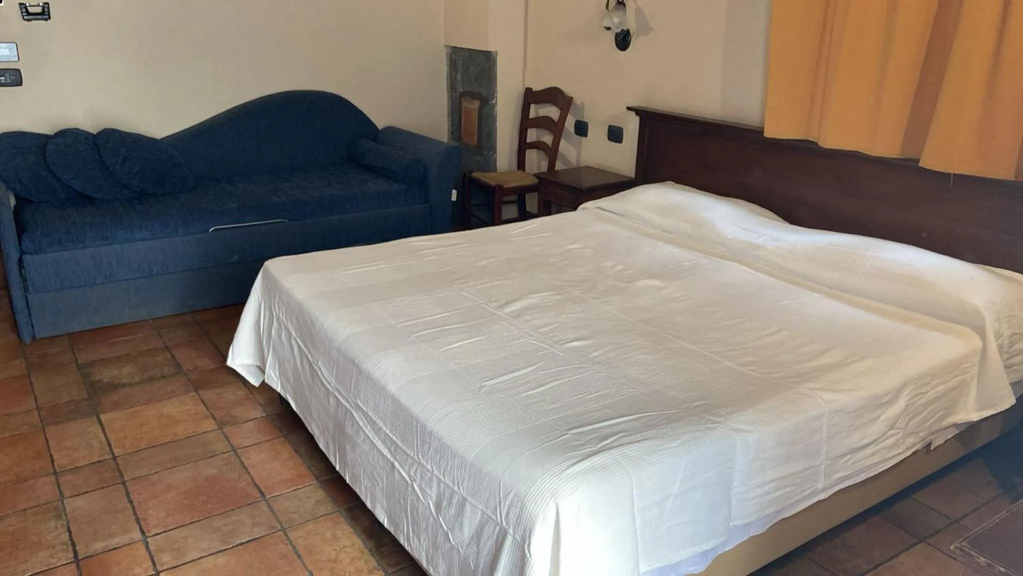 Bed in Hotel Capomulini 3 Stelle