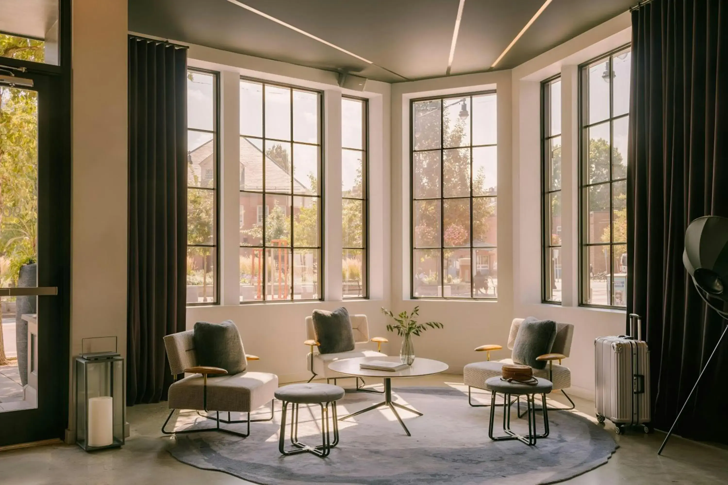 Lobby or reception in 907 Main Hotel Central Square, Sonder by Marriott Bonvoy Lobby or reception in 907 Main Hotel Central Square, Sonder by Marriott Bonvoy