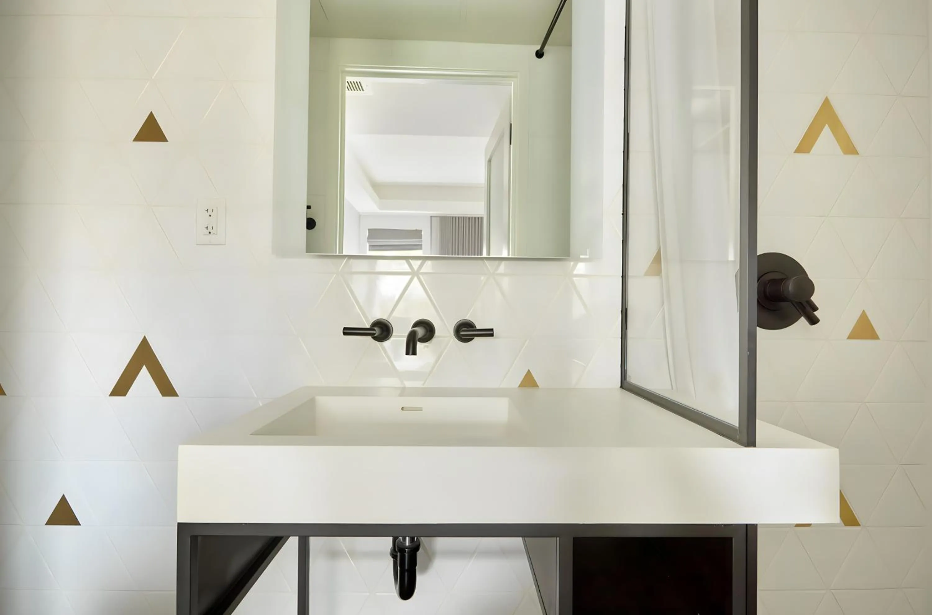 Lark Hotels 907 Main