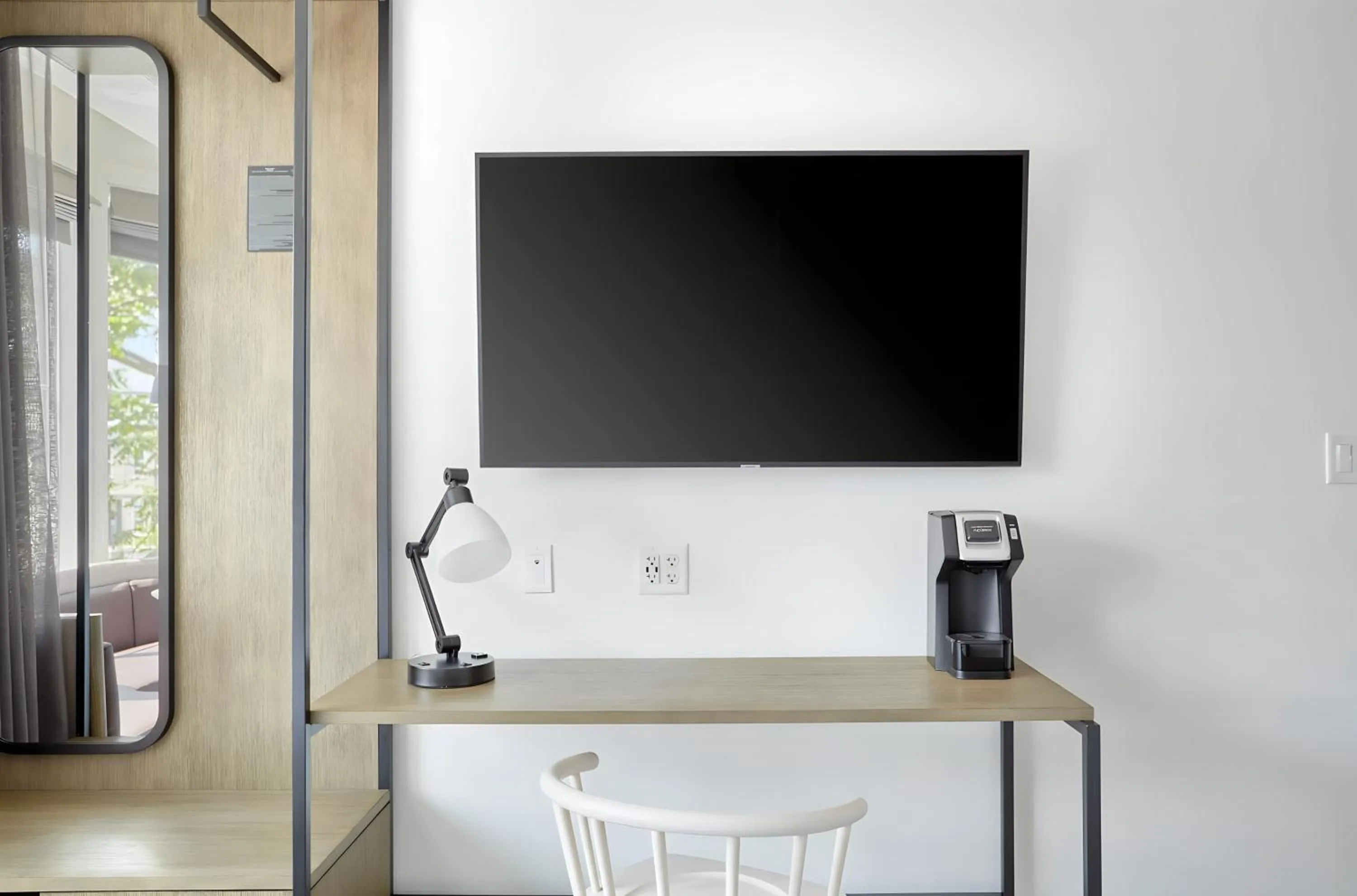 Lark Hotels 907 Main