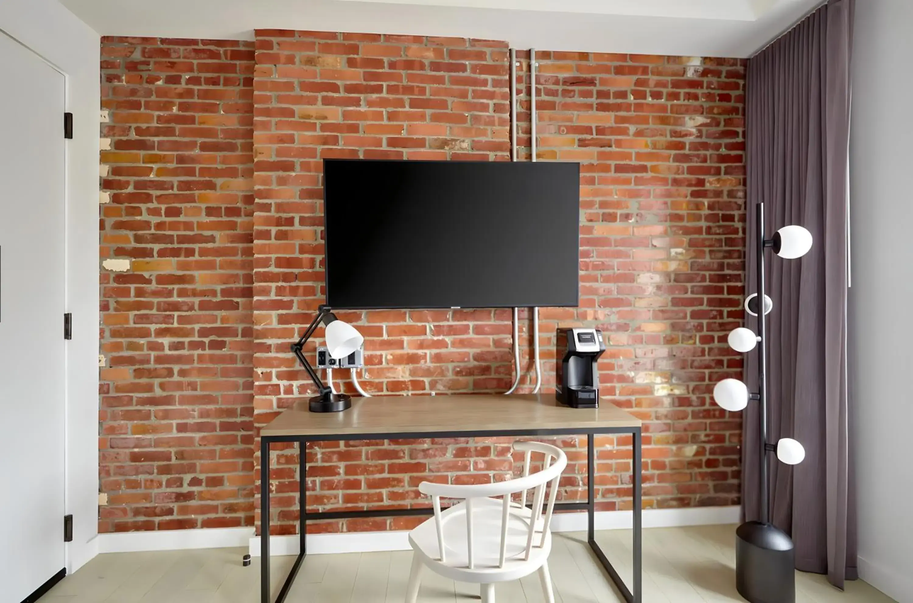 King Room - Disability Access in Lark Hotels 907 Main King Room - Disability Access in Lark Hotels 907 Main