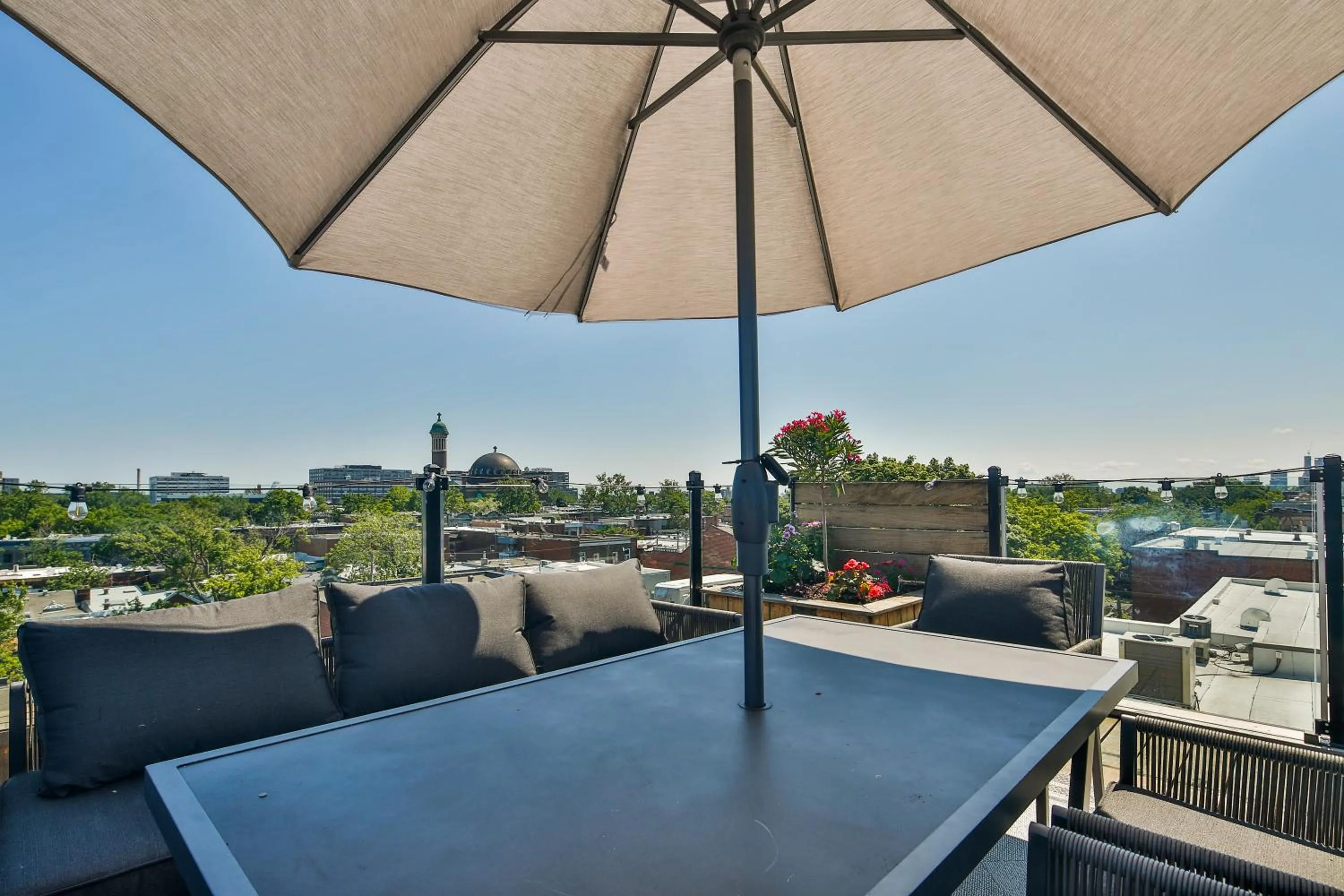 Balcony/Terrace in Parc Avenue Hostel