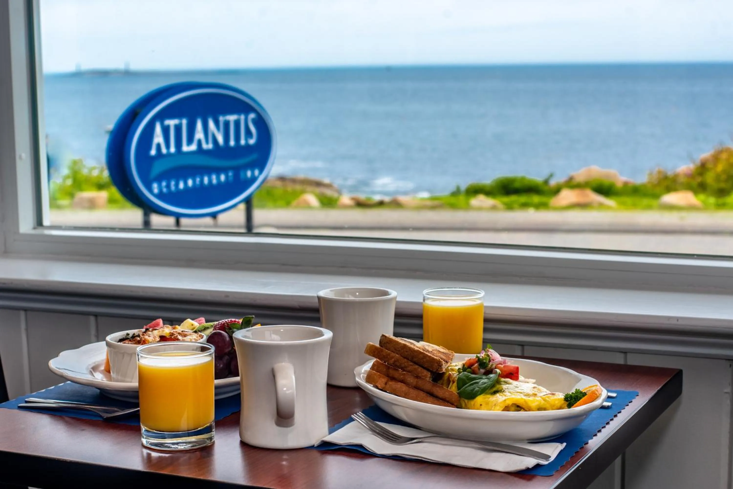Restaurant/places to eat in Atlantis Oceanfront Inn Gloucester