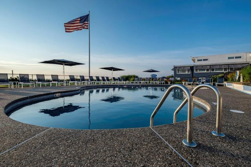 Swimming pool in Atlantis Oceanfront Inn Gloucester