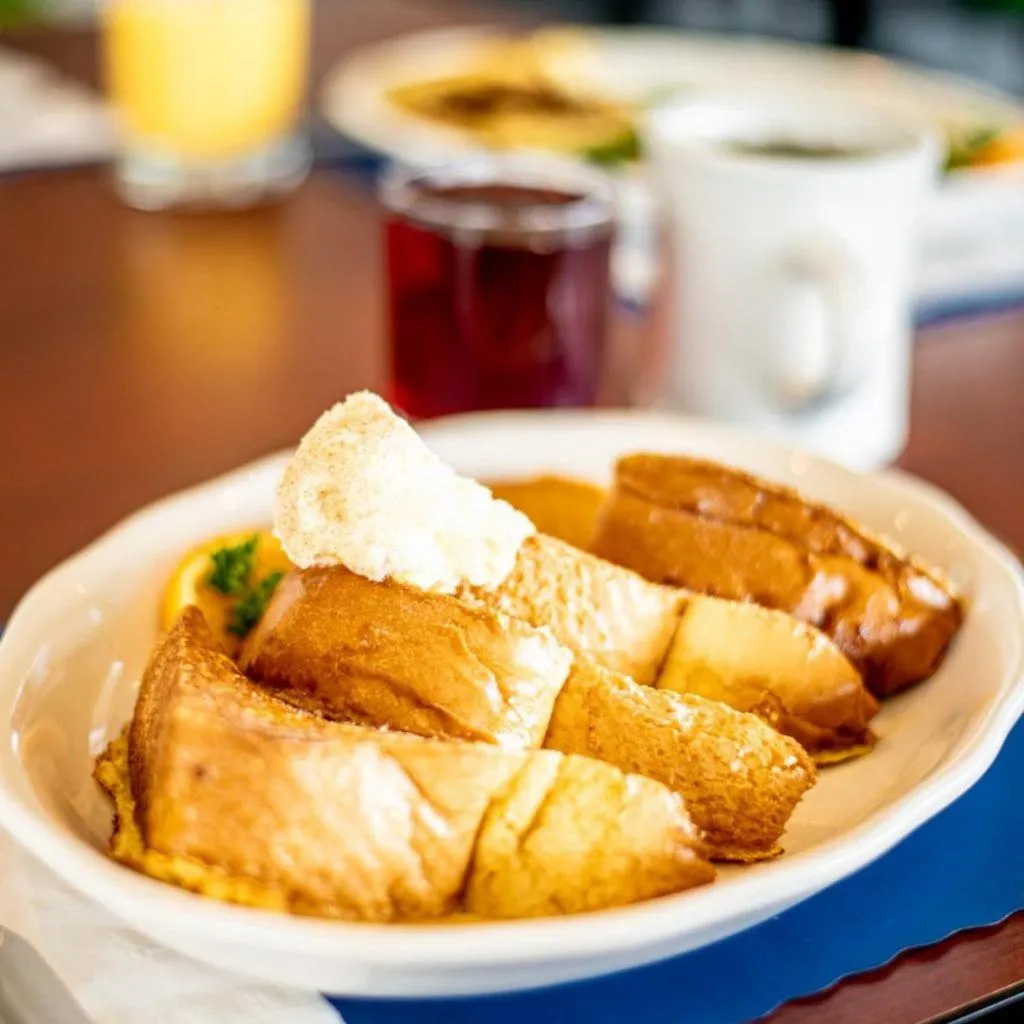 Restaurant/places to eat in Atlantis Oceanfront Inn Gloucester