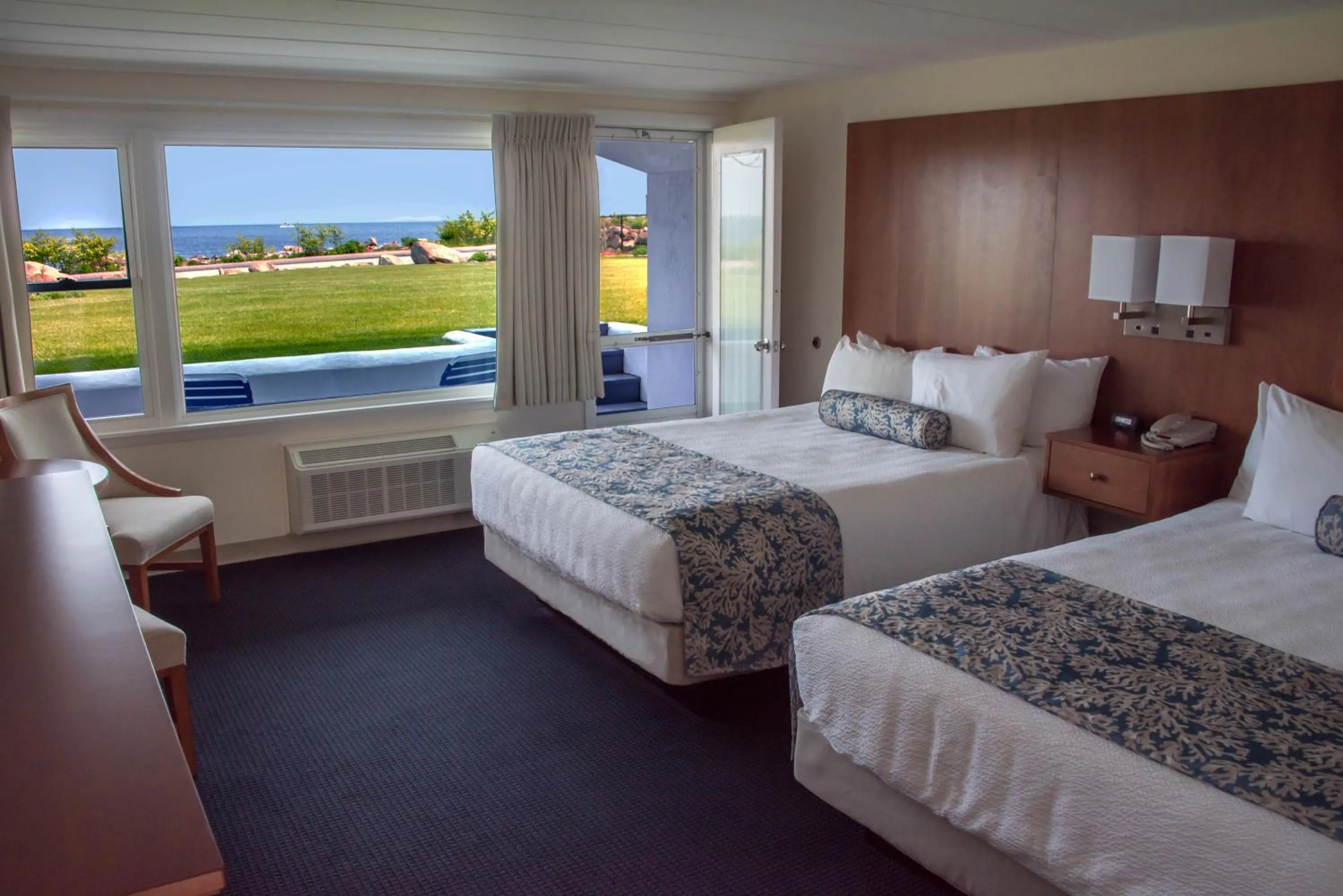 Bed in Atlantis Oceanfront Inn Gloucester