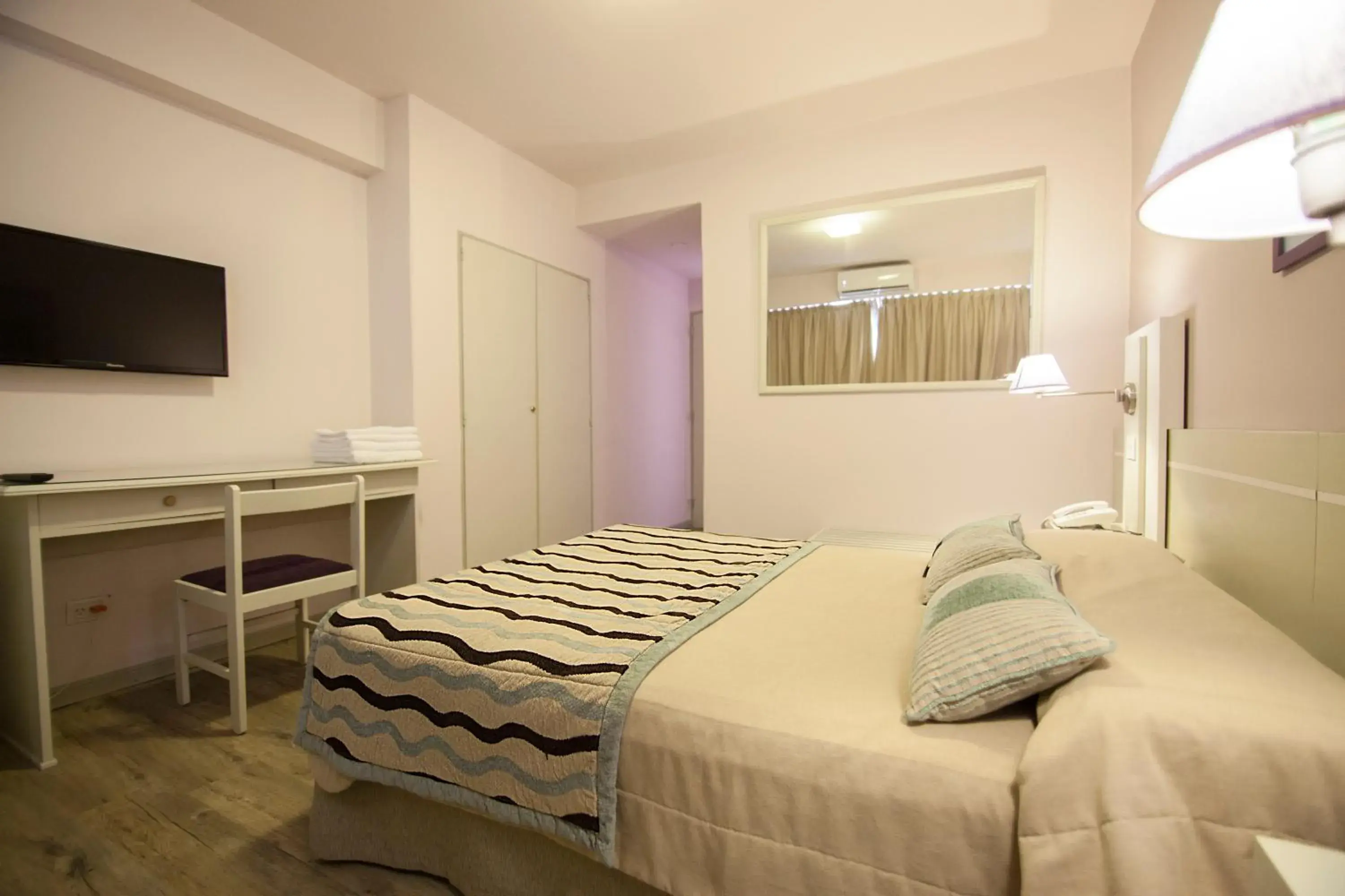 Bed in Hotel Continental Bed in Hotel Continental