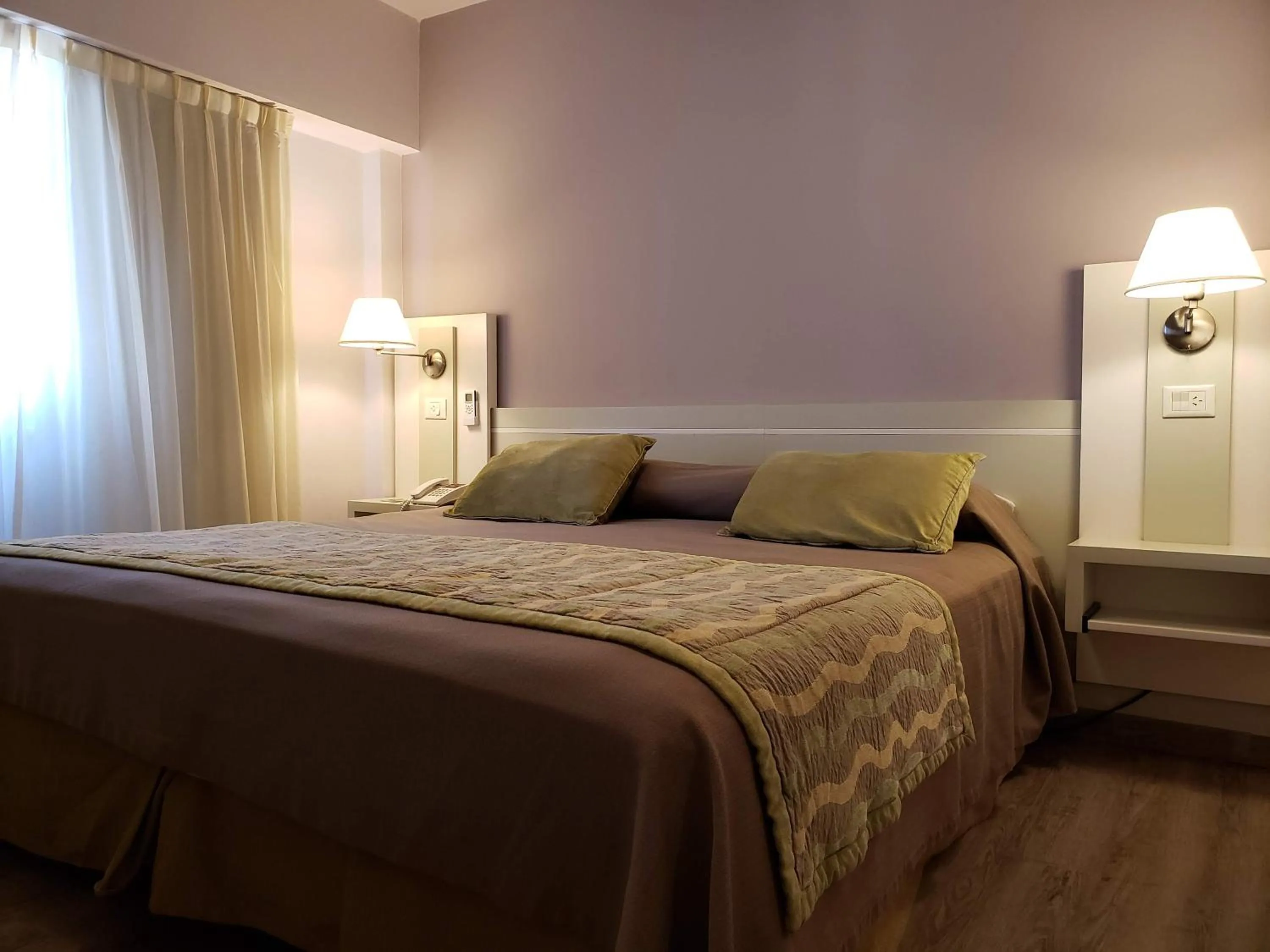 Photo of the whole room, Bed in Hotel Continental