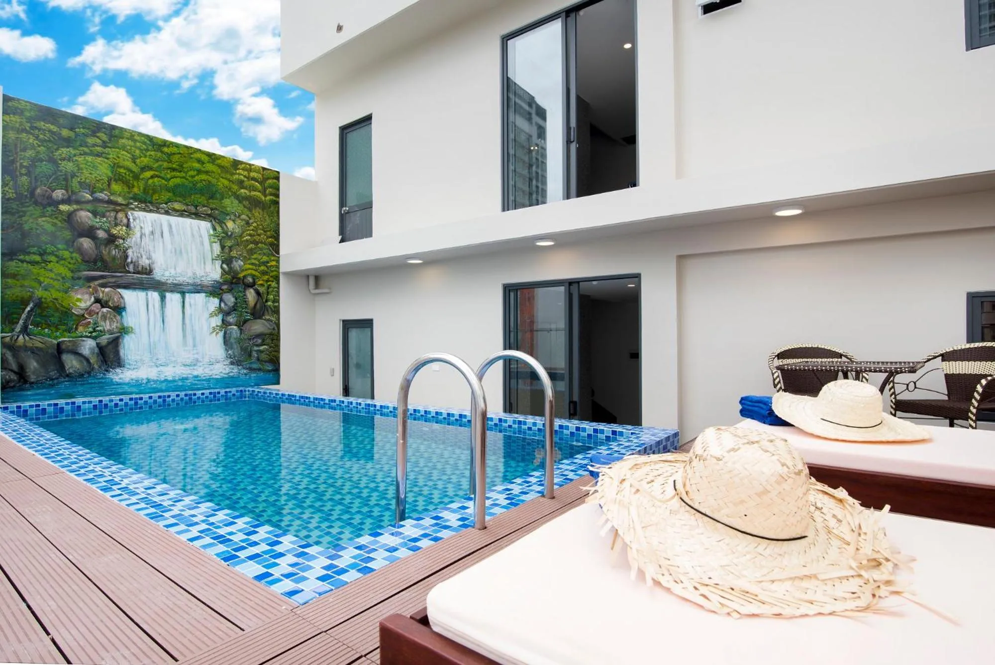 TITAN HOTEL - Formerly known as Golden Lotus Central Hotel