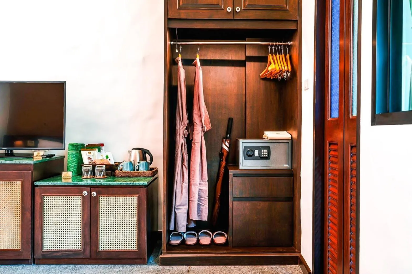 wardrobe in Smile Lanna Hotel