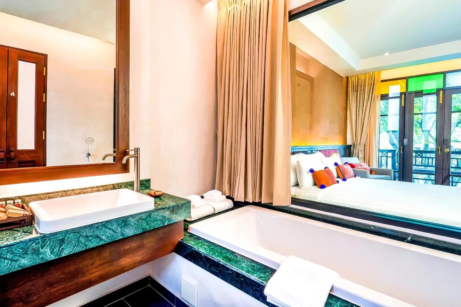 Hot Tub, Bed in Smile Lanna Hotel