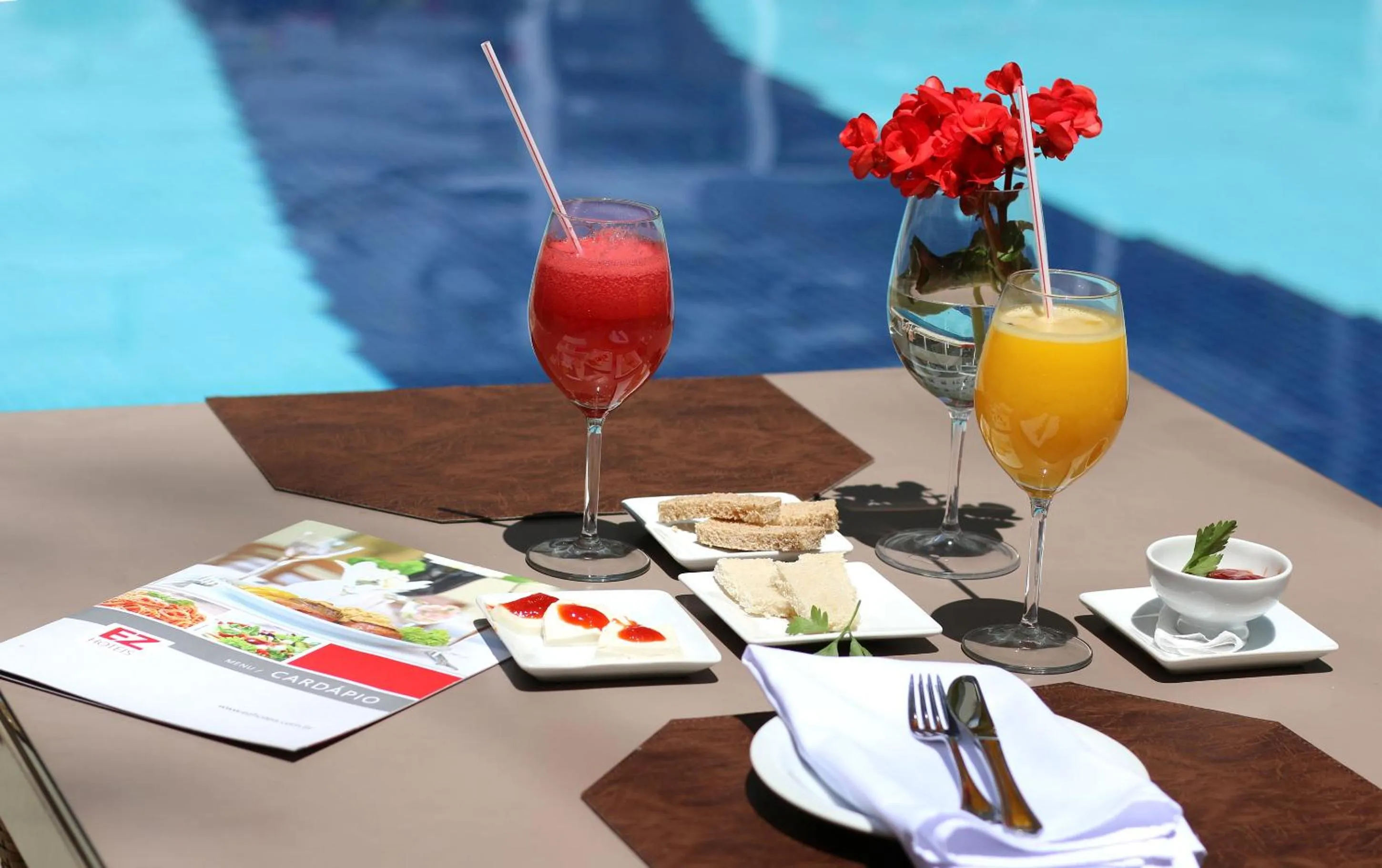 Swimming pool in Ez Aclimação Hotel