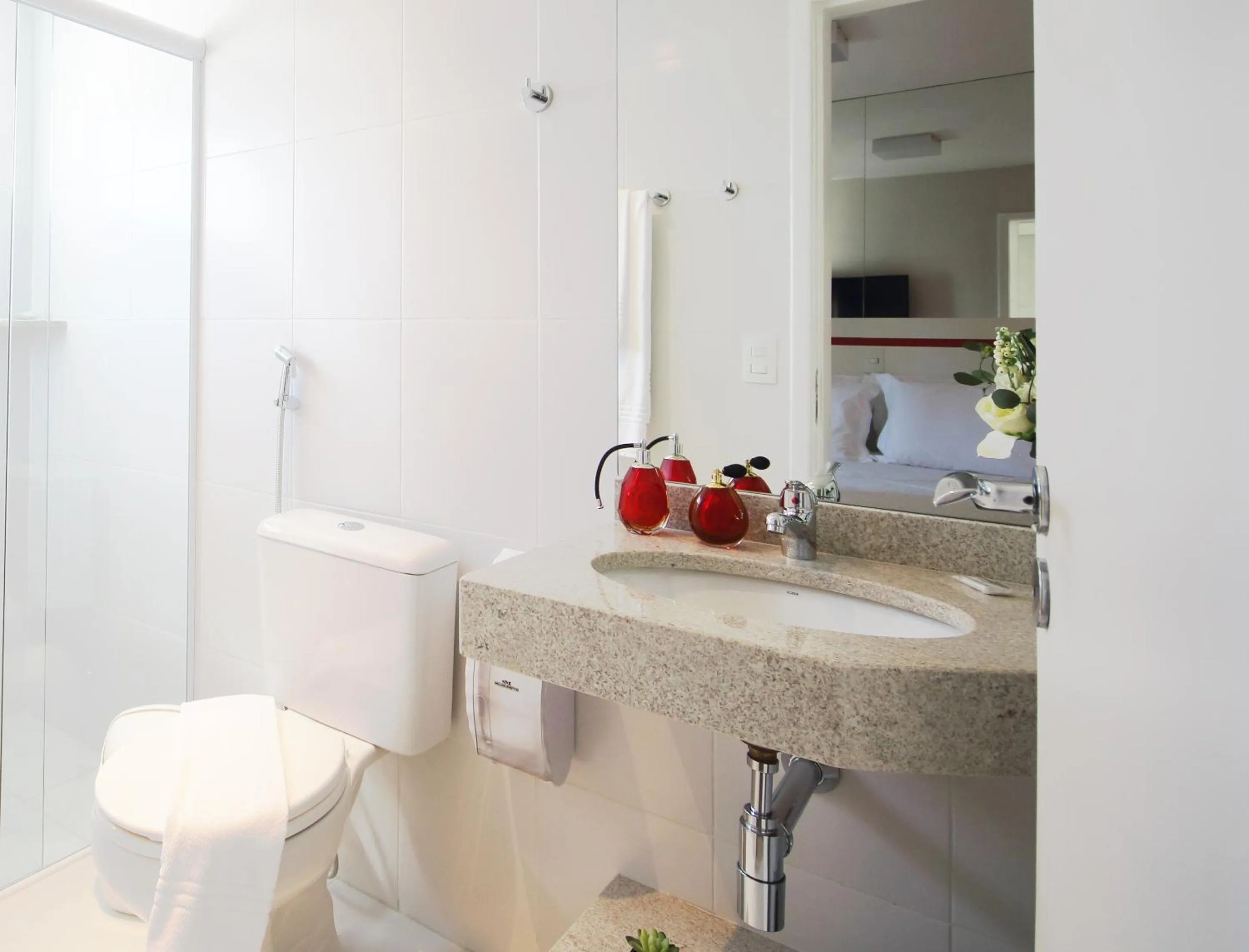 Photo of the whole room in Ez Aclimação Hotel