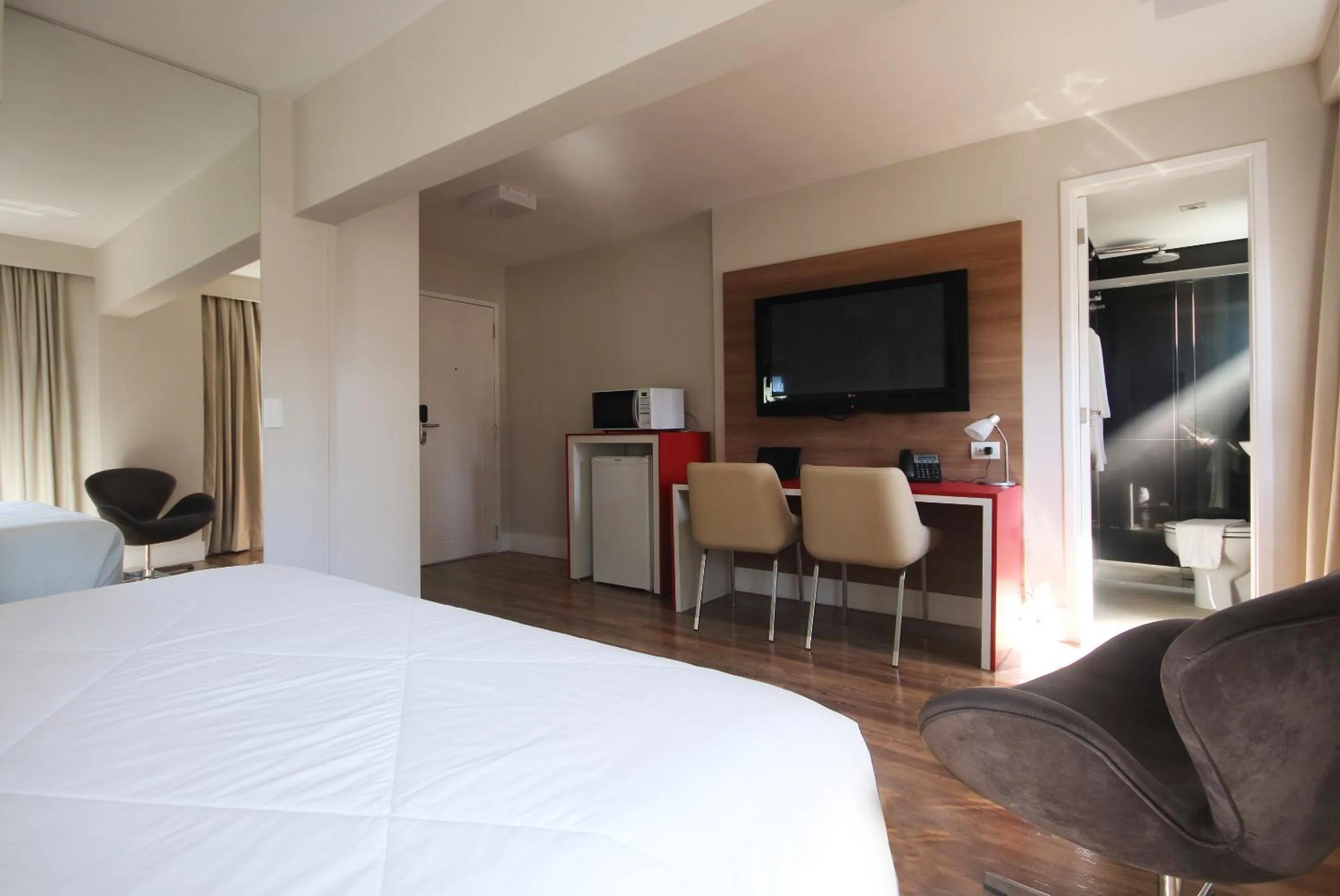 Photo of the whole room, Bed in Ez Aclimação Hotel